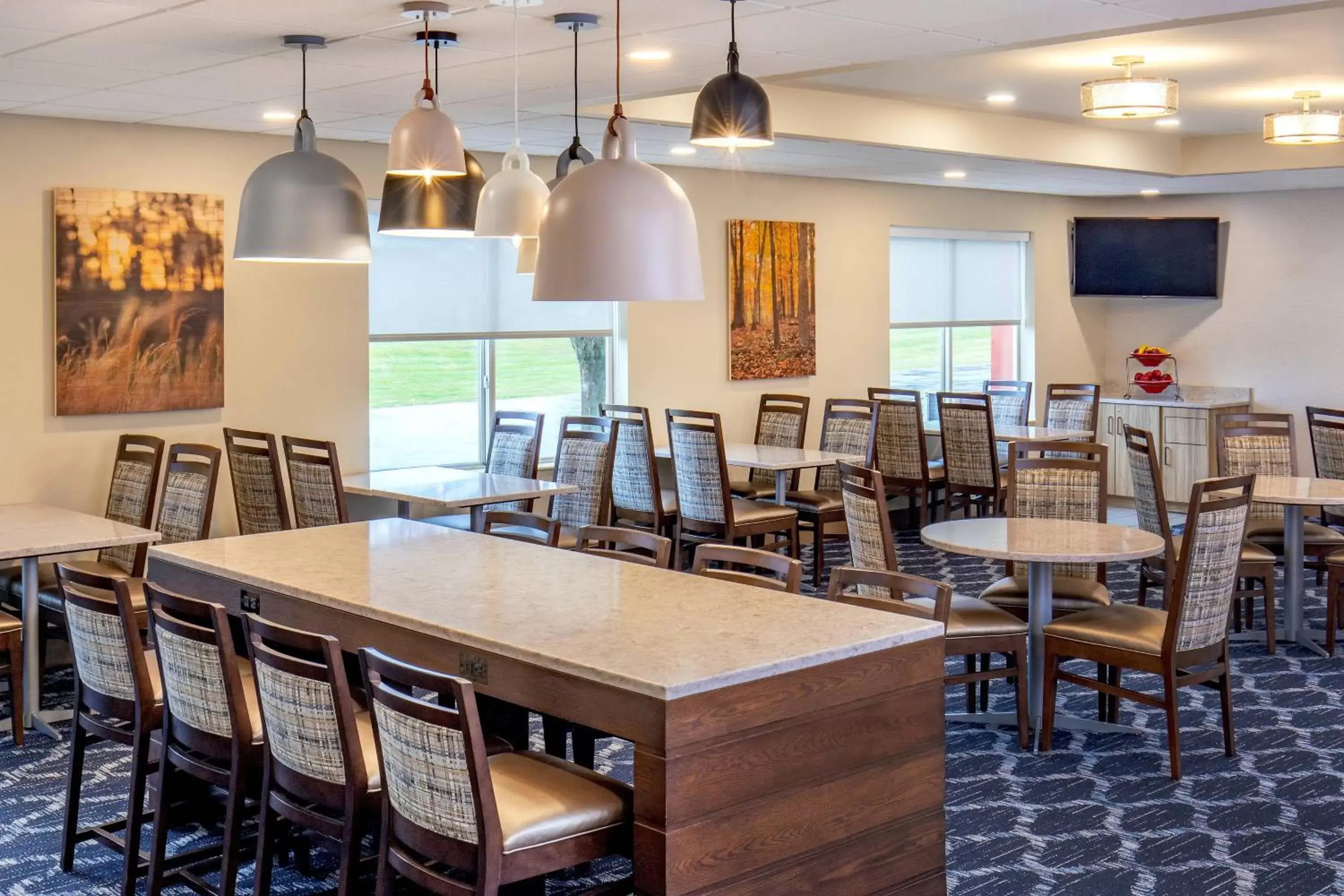 Restaurant/Places to Eat in Fairfield Inn & Suites Lancaster