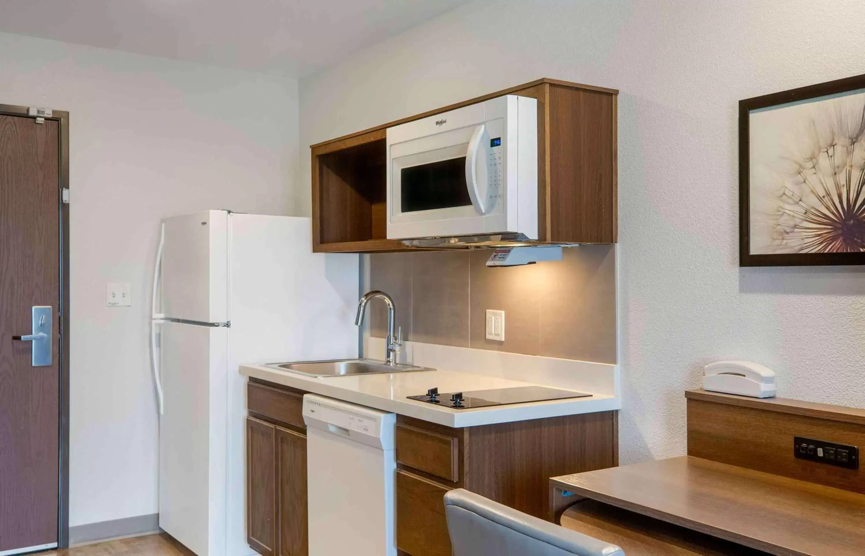 Bedroom, Kitchen/Kitchenette in Extended Stay America Suites - Boston - Saugus