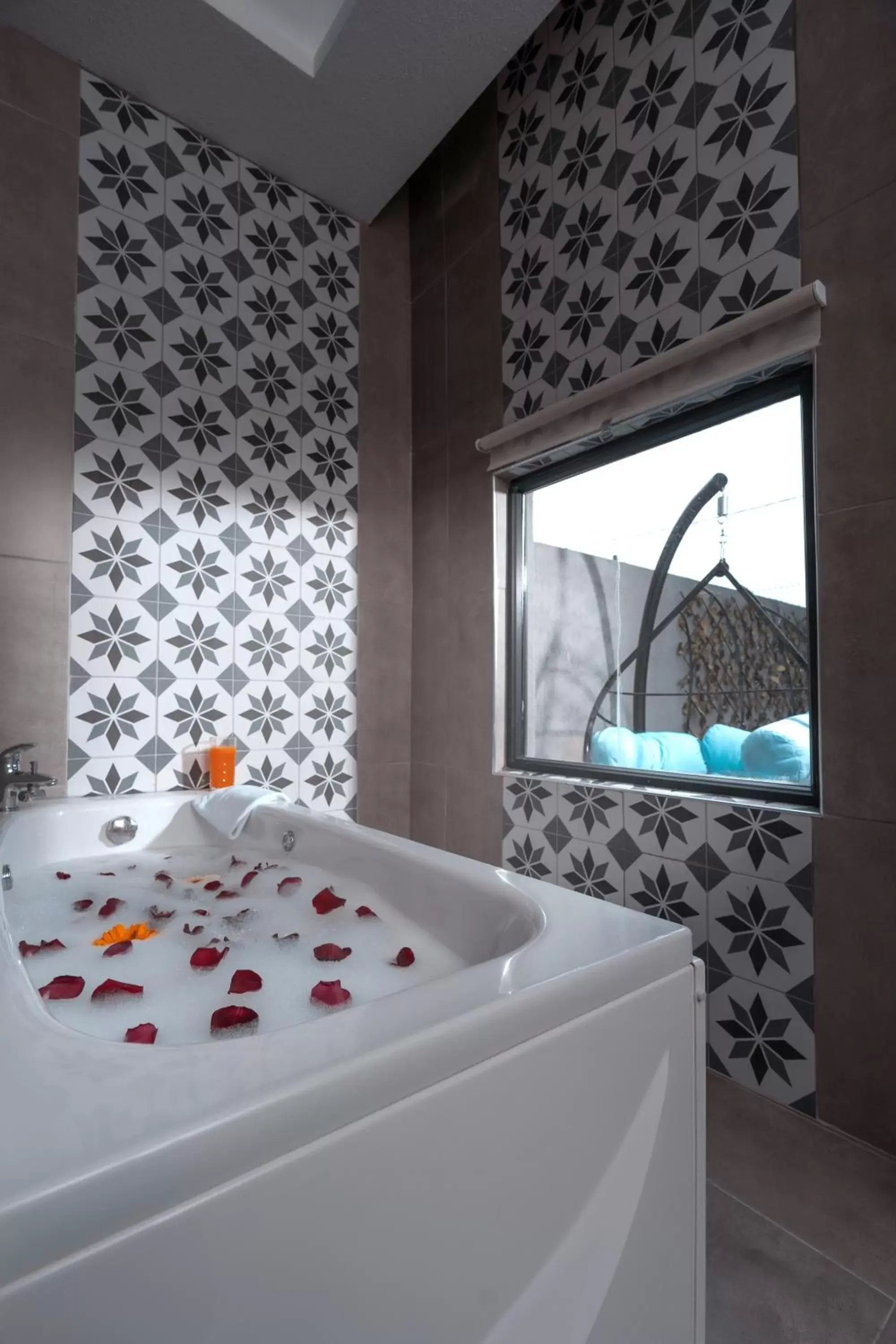 Deluxe Double or Twin Room with Spa Bath in Melanj Airport Hotel Deluxe Double or Twin Room with Spa Bath in Melanj Airport Hotel