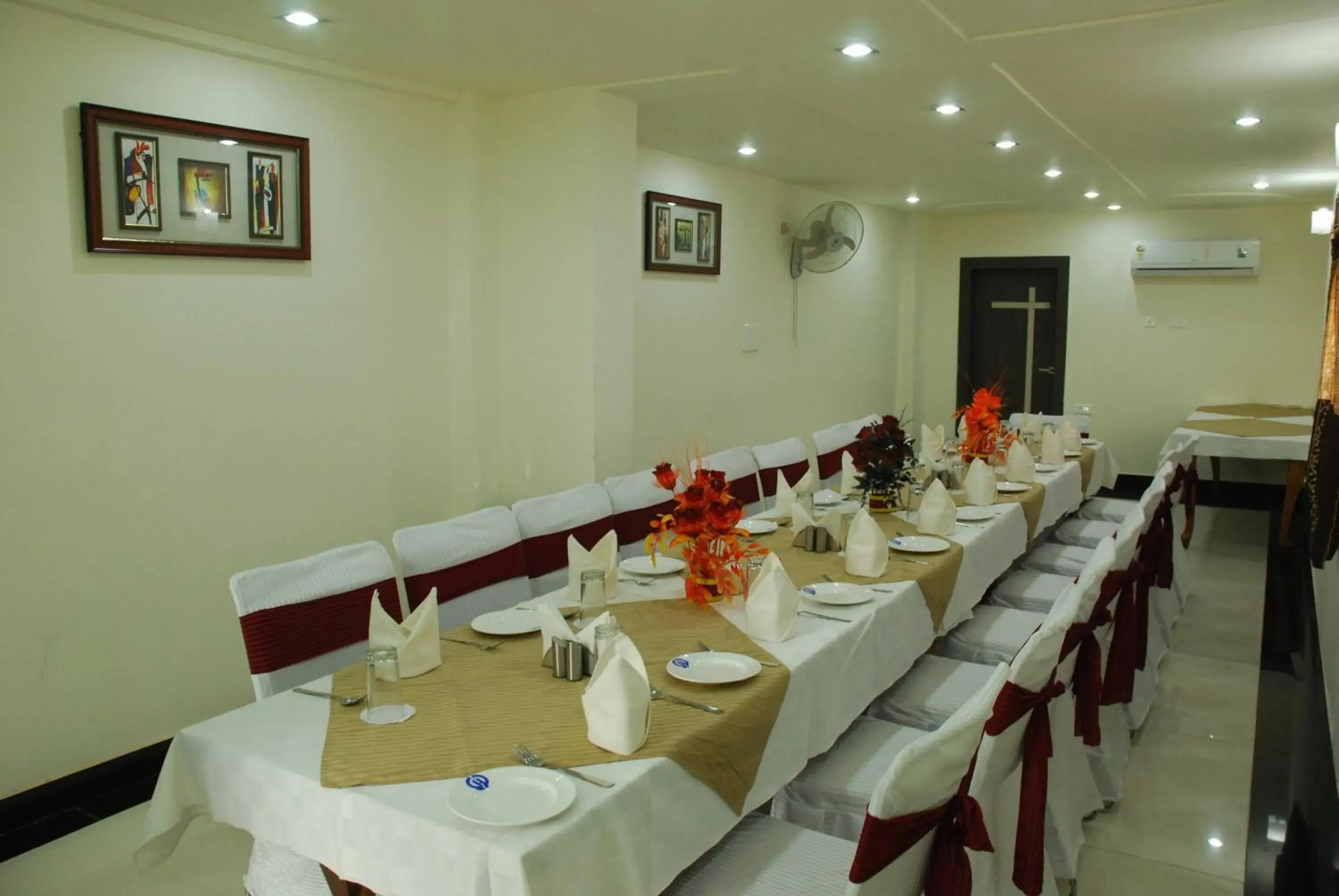 Business facilities, Restaurant/Places to Eat in Hotel Ganpati Palace