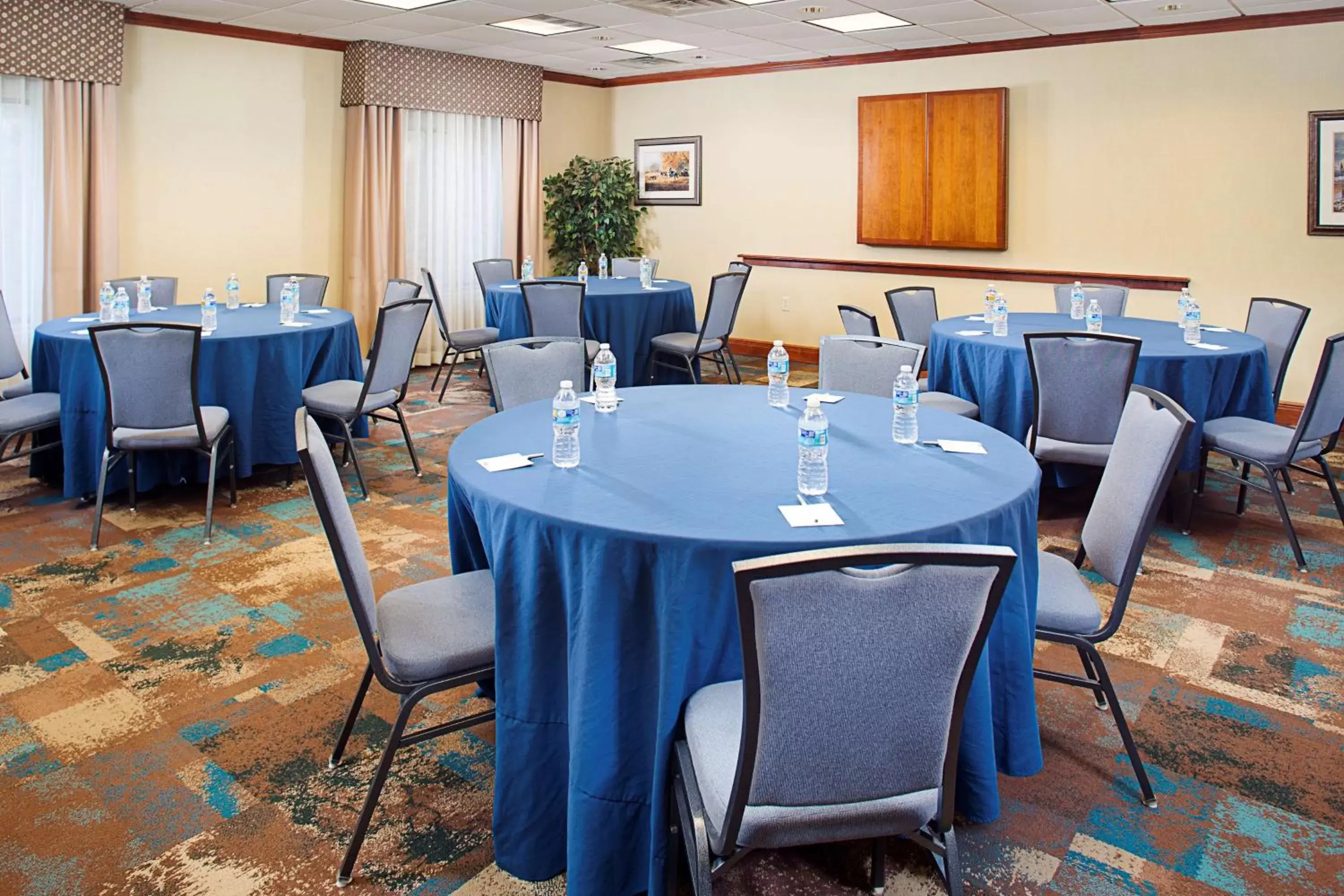 Meeting/conference room, Restaurant/Places to Eat in Hampton Inn & Suites - Mansfield