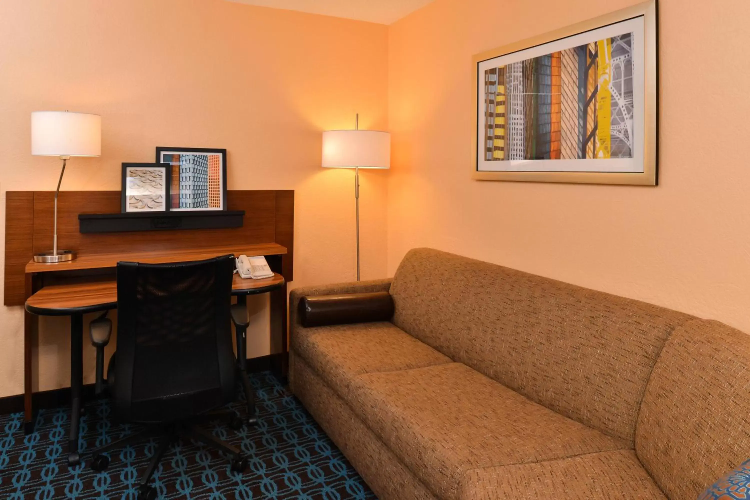 Living room, Seating Area in Fairfield Inn & Suites Cleveland Avon