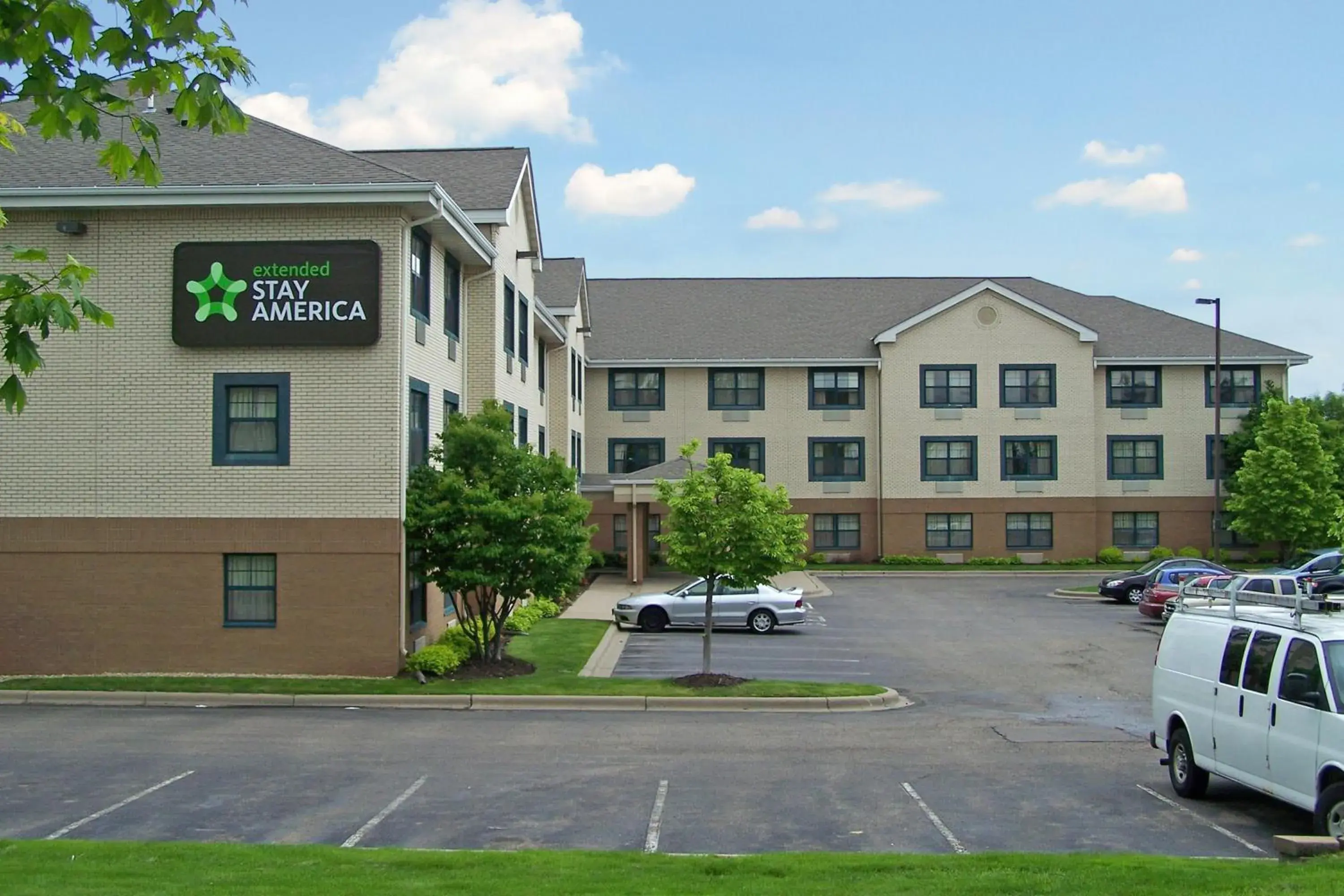 Property building in Extended Stay America Suites - Minneapolis - Maple Grove