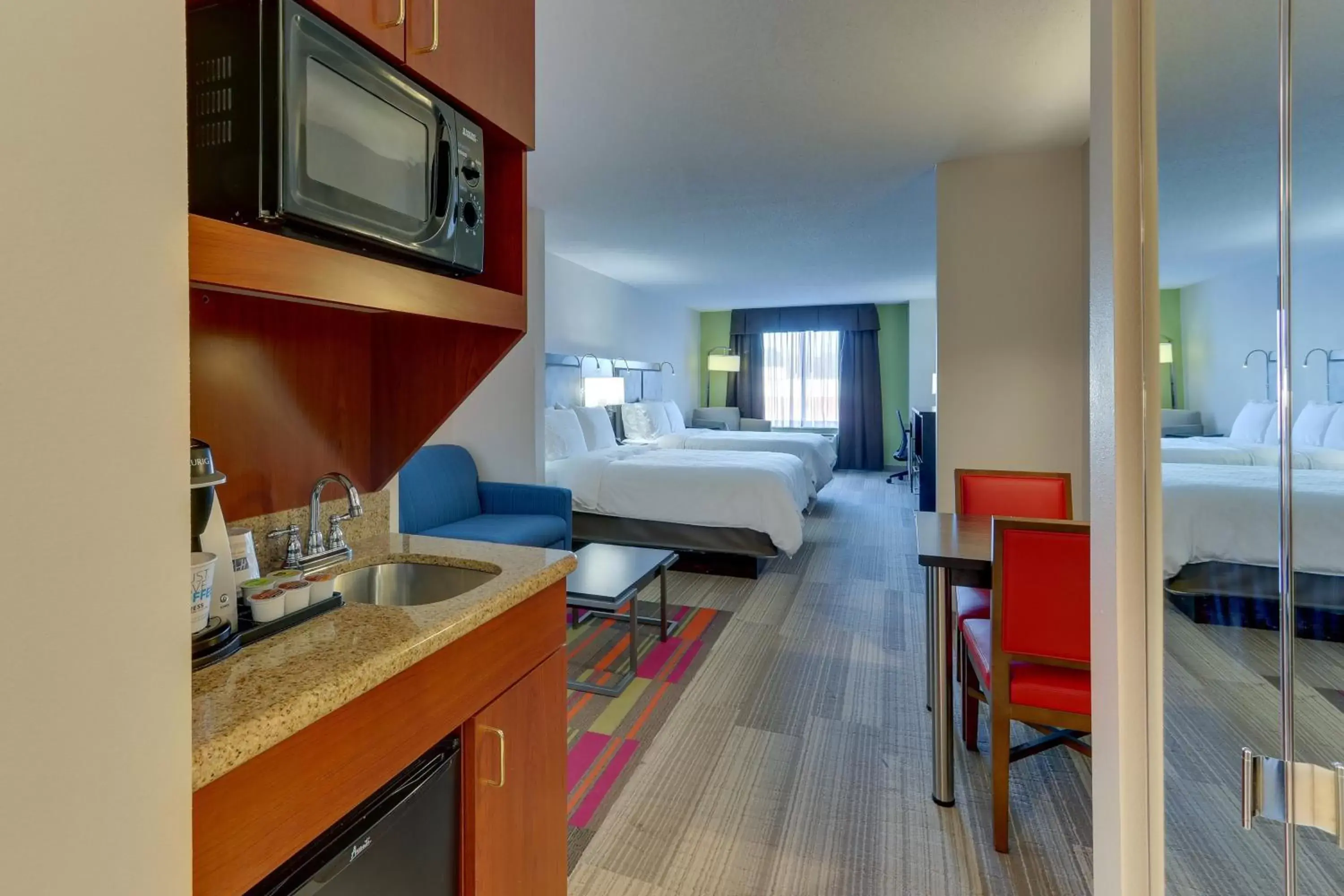 Photo of the whole room, Kitchen/Kitchenette in Holiday Inn Express Hotel & Suites Dayton-Centerville, an IHG Hotel
