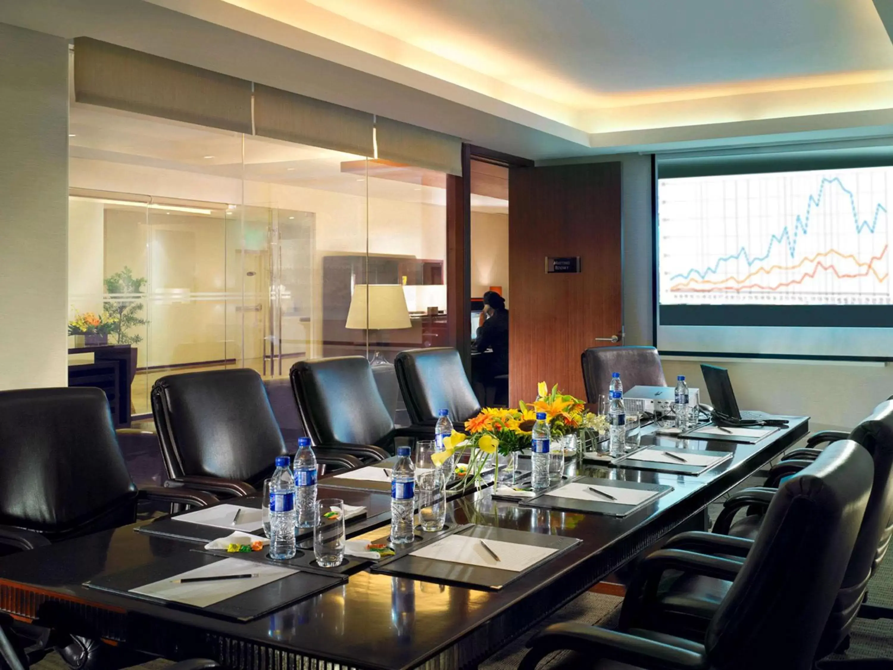 Meeting/conference room, Restaurant/Places to Eat in Joy-Nostalg Hotel & Suites Manila Managed by AccorHotels