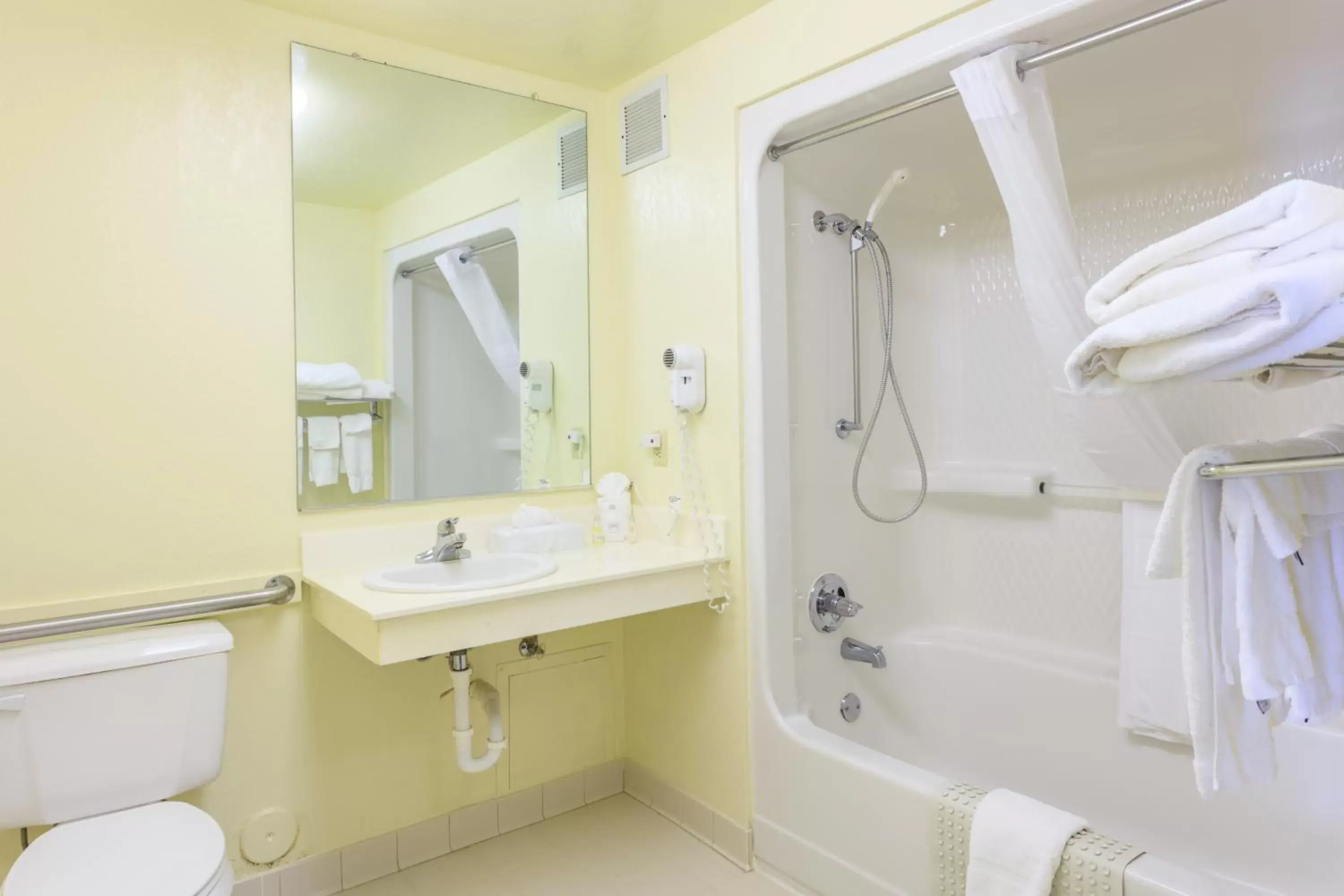 Bathroom in Branson Towers Hotel