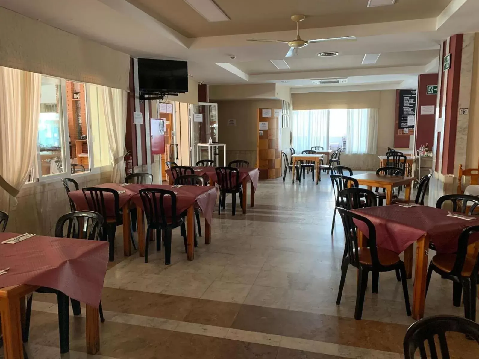 Restaurant/Places to Eat in Hotel Estrella Del Mar