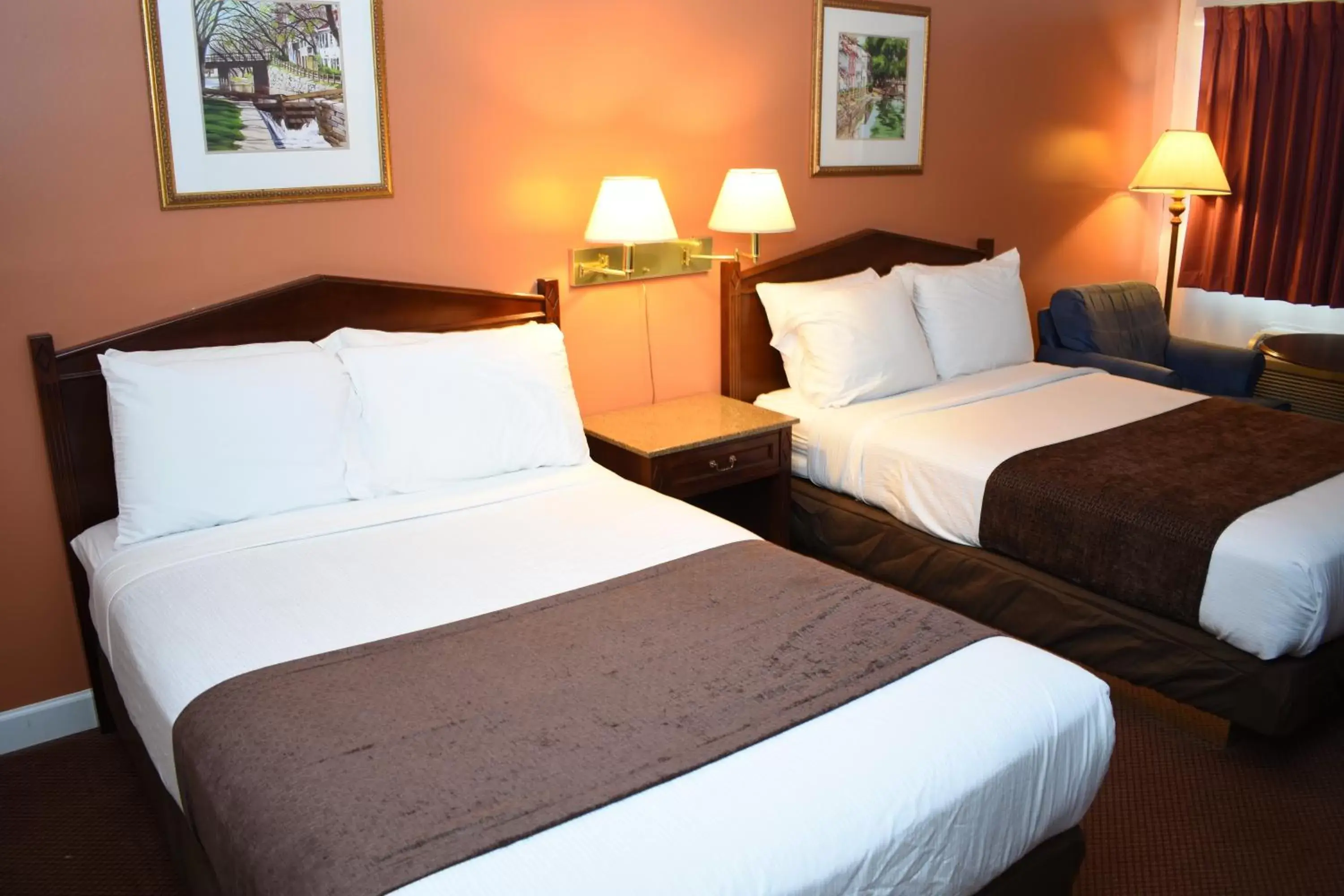 Bed in Red Carpet Inn and Suites Culpeper