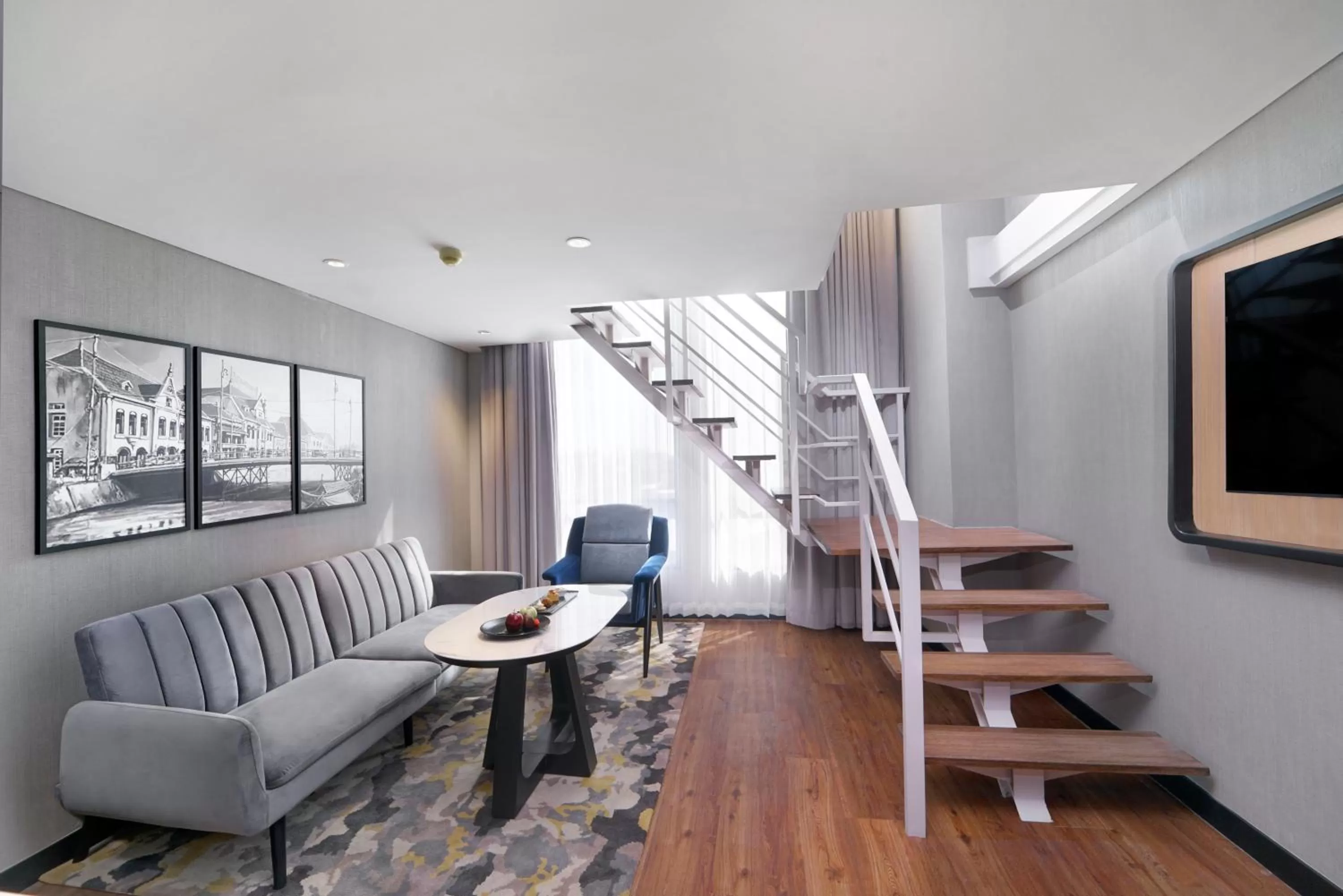 Living room in Mercure Surabaya Manyar