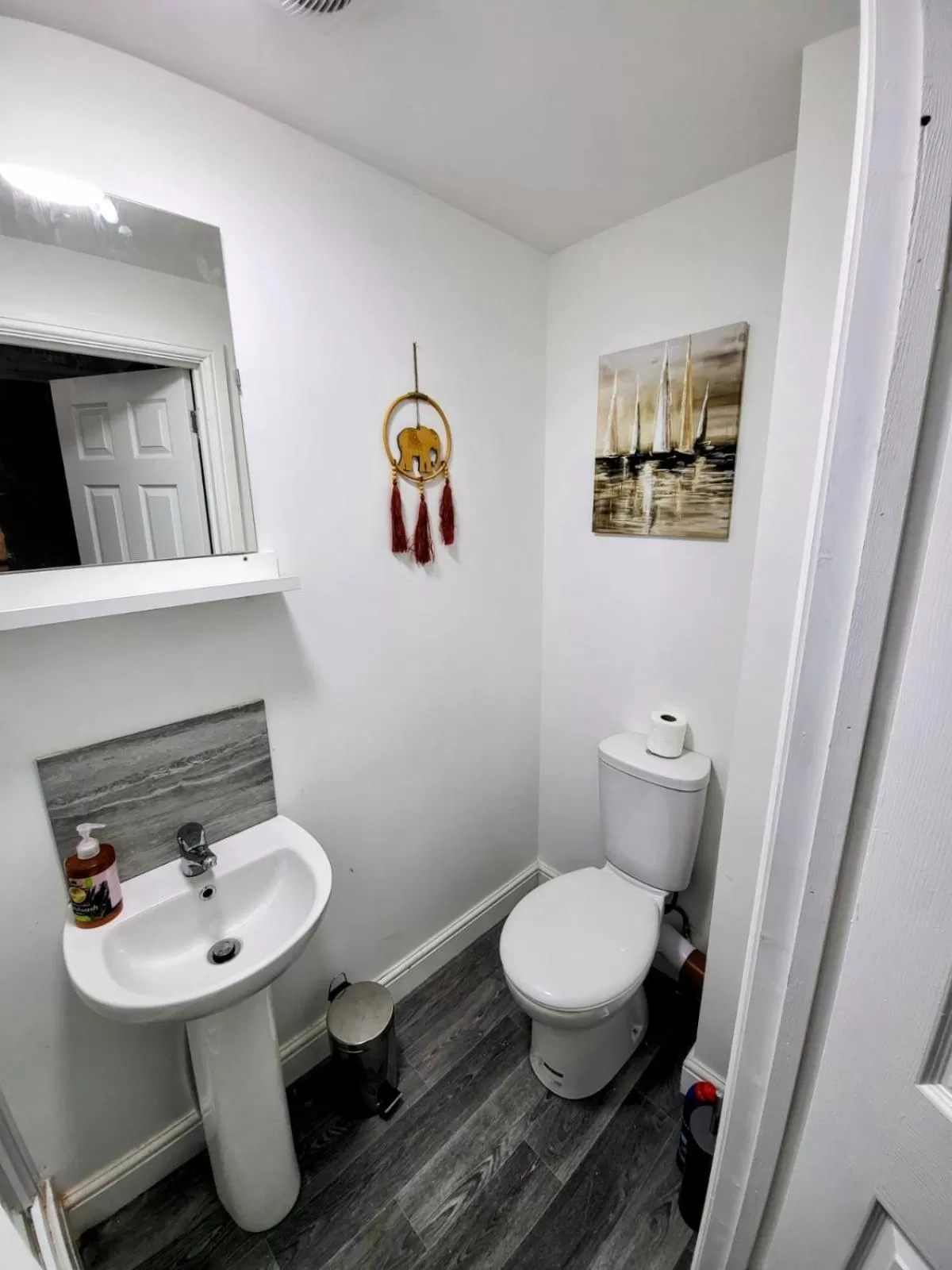Toilet in Easy Living Nottingham - Burns Street