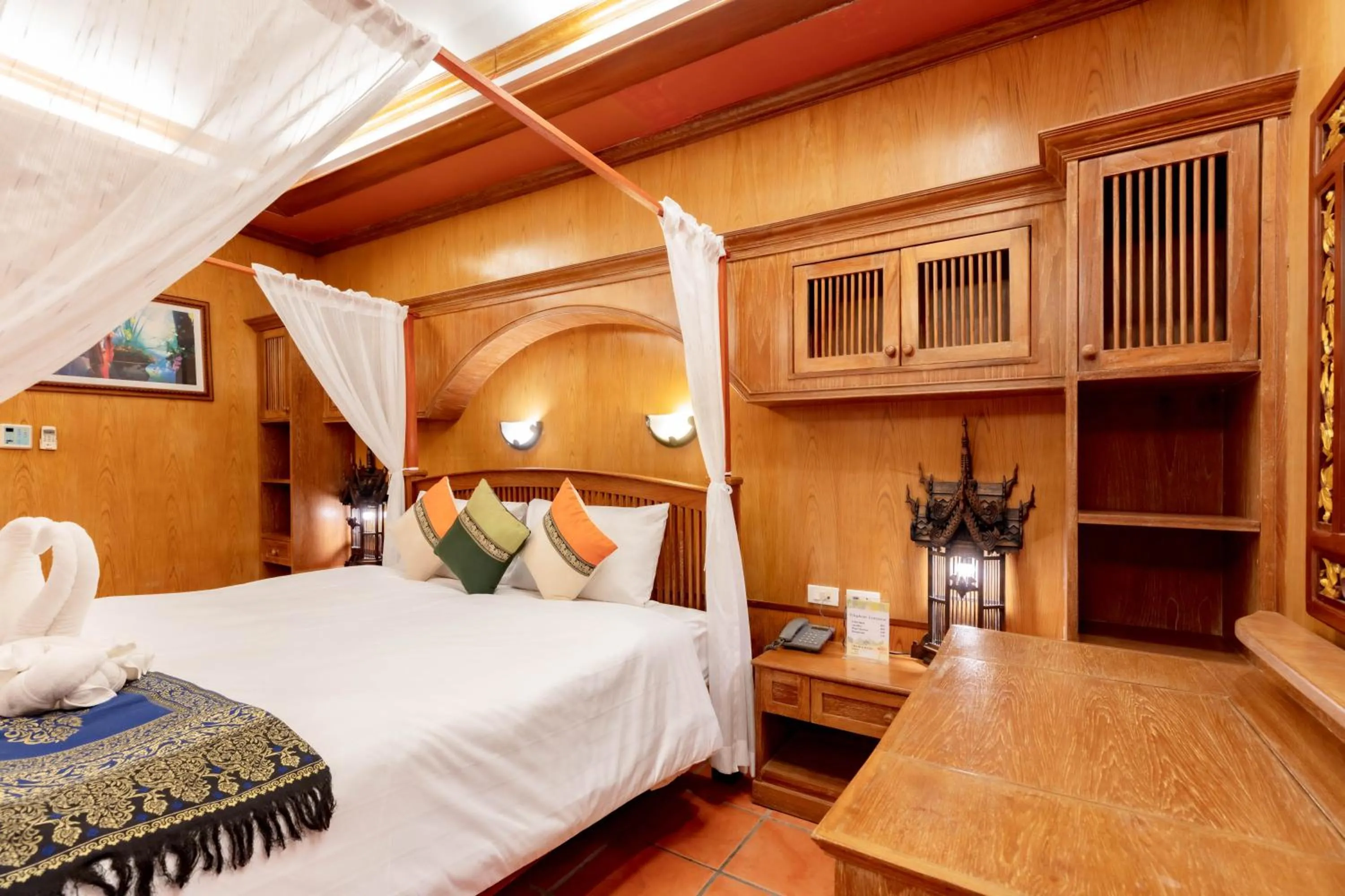 Bed in Royal Phawadee Village Patong - 2 Minutes walk to the beach