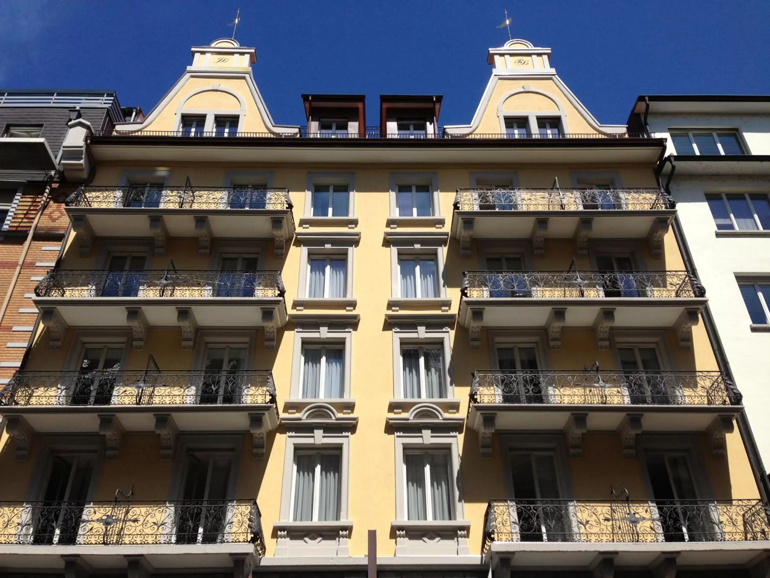Facade/entrance, Property Building in Hotel Alpina Luzern