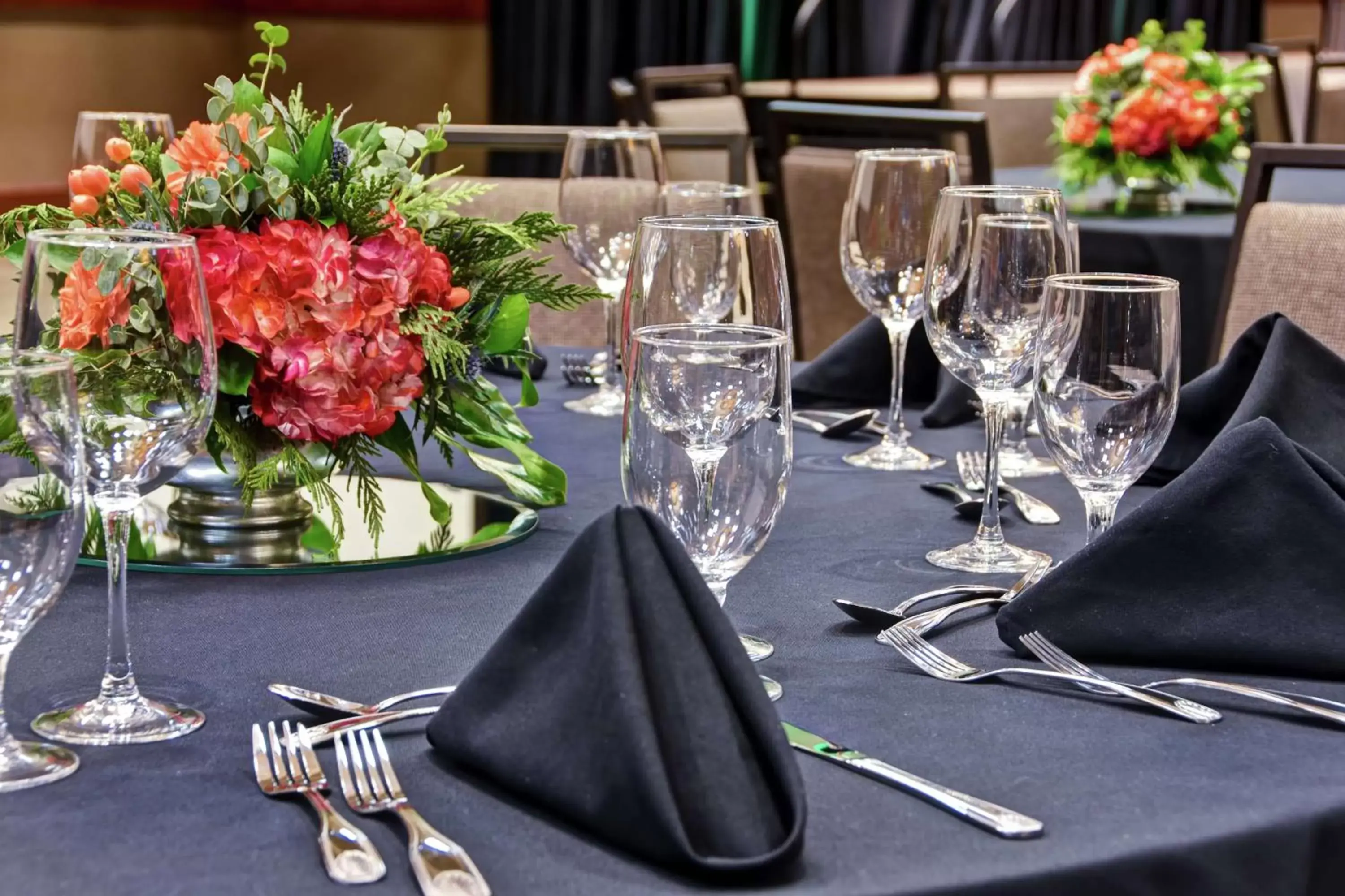 Meeting/conference room, Restaurant/Places to Eat in Embassy Suites Little Rock