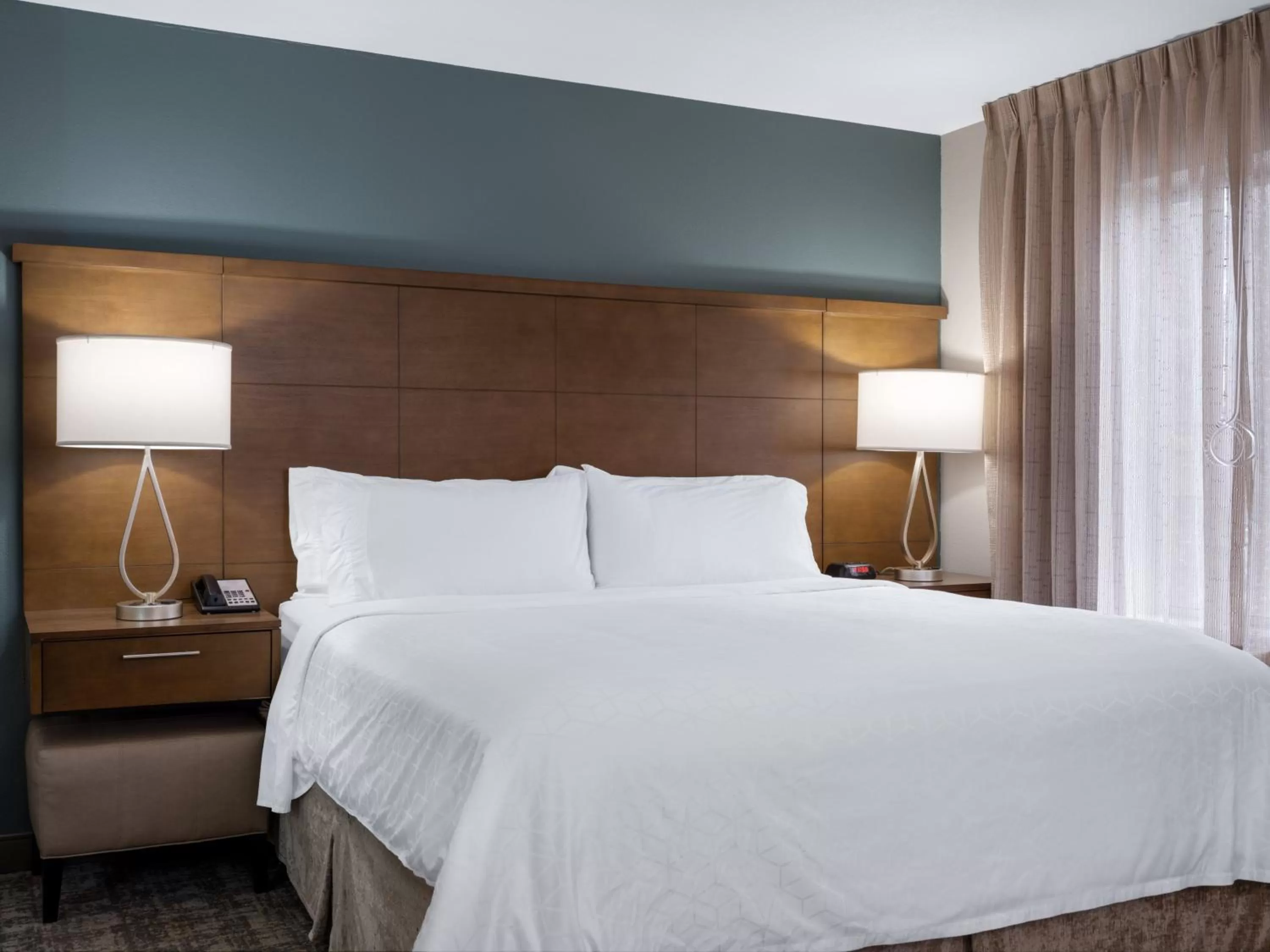 Photo of the whole room, Bed in Staybridge Suites - Sioux City Southeast by IHG