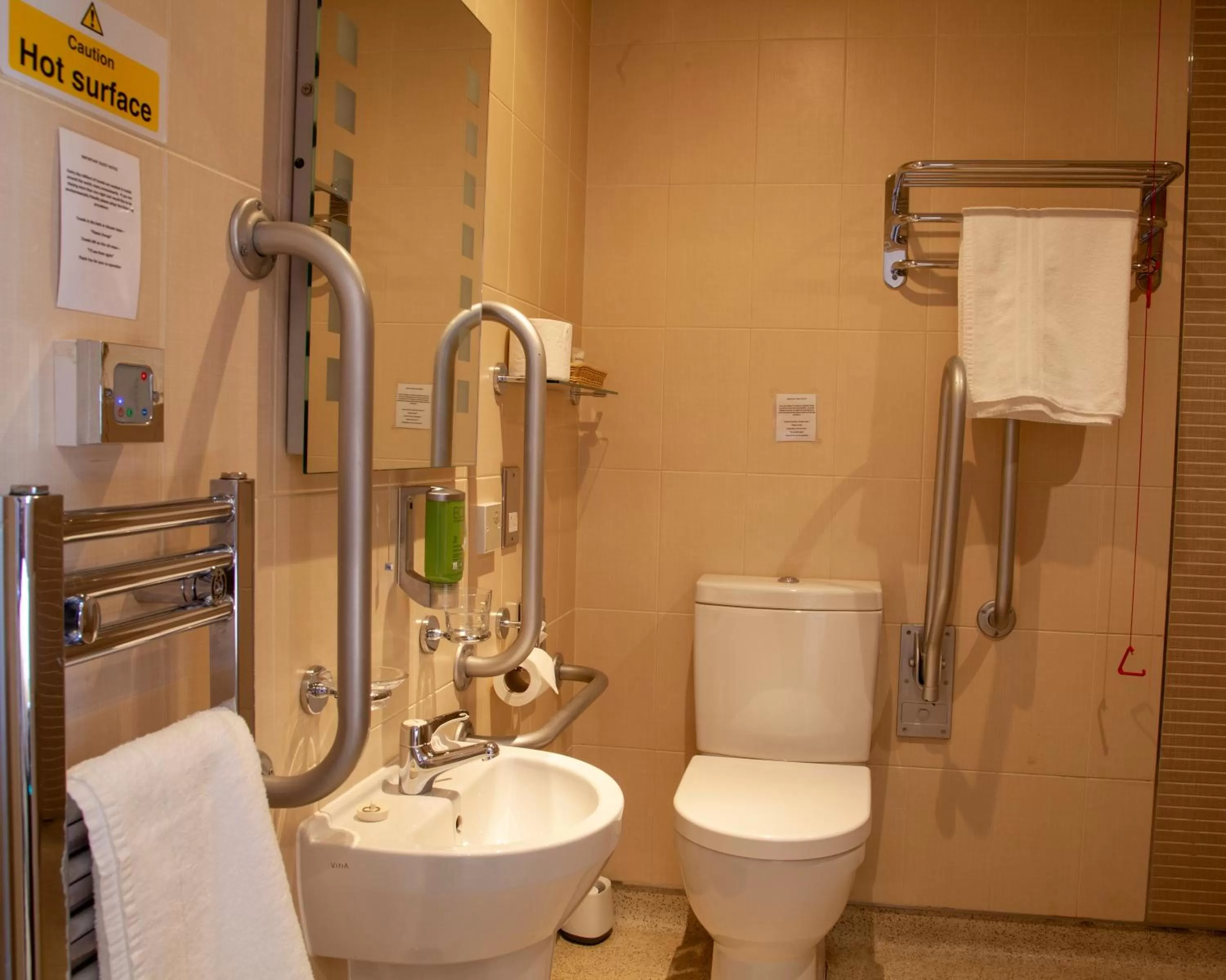 Shower in Hopping Hare