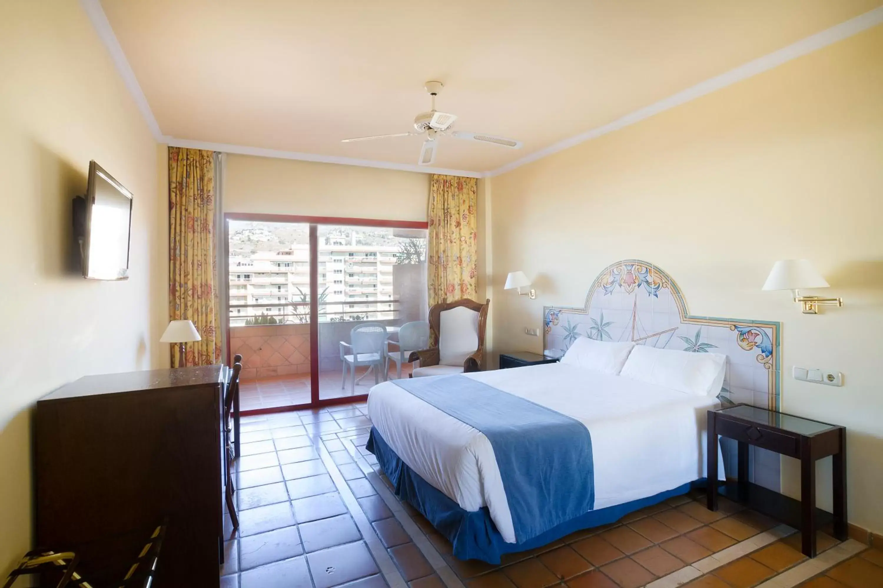 Bedroom, Bed in Ibersol Almuñecar Beach & Spa Hotel