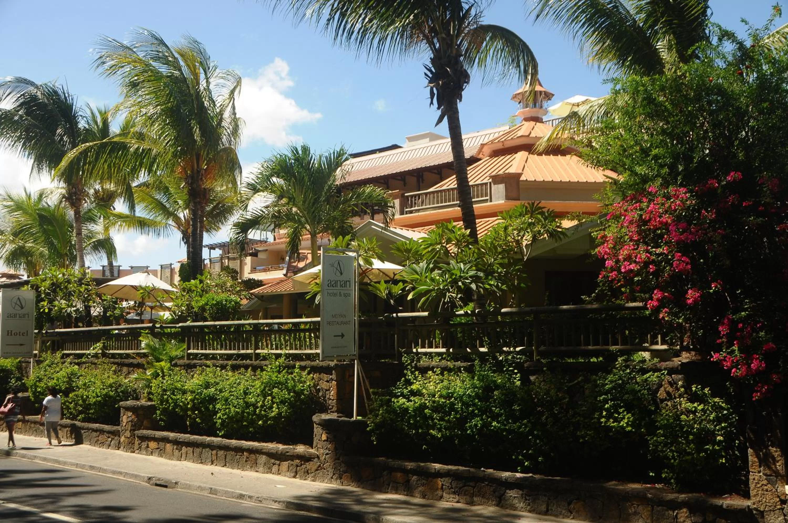 Restaurant/places to eat in Aanari Hotel & Spa- Mauritius