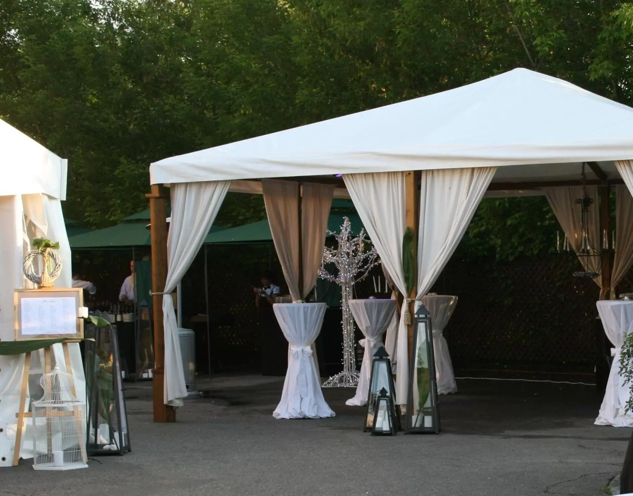 Garden, Banquet Facilities in Hotel Petrus