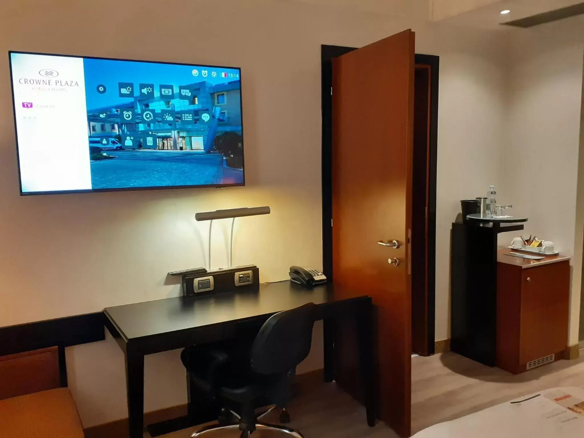 Photo of the whole room, TV/Entertainment Center in Crowne Plaza Milan Malpensa Airport, an IHG Hotel