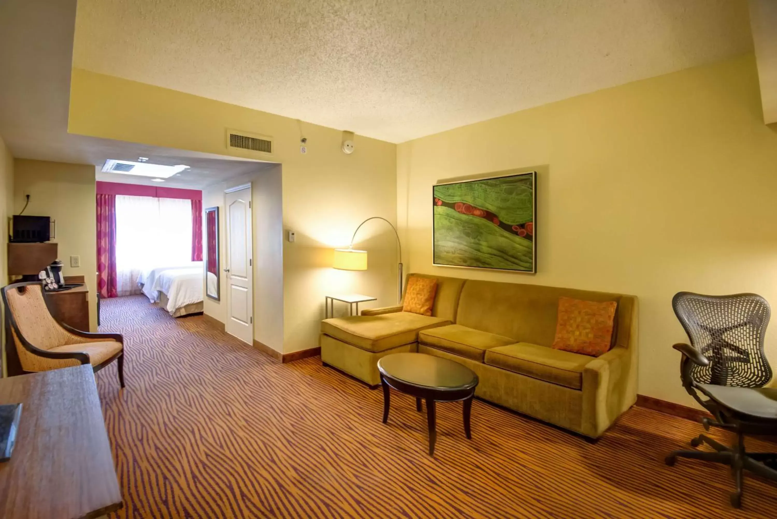 Bedroom, Seating Area in Hilton Garden Inn Tampa Ybor Historic District