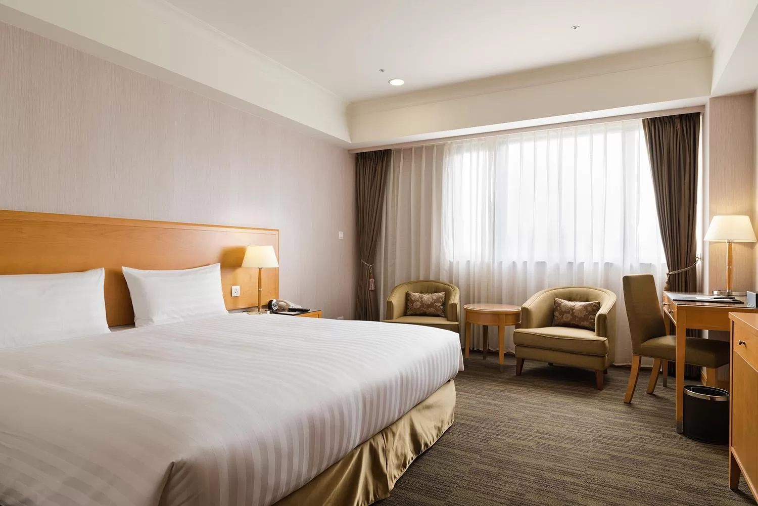 Photo of the whole room, Bed in Fushin Hotel Taipei