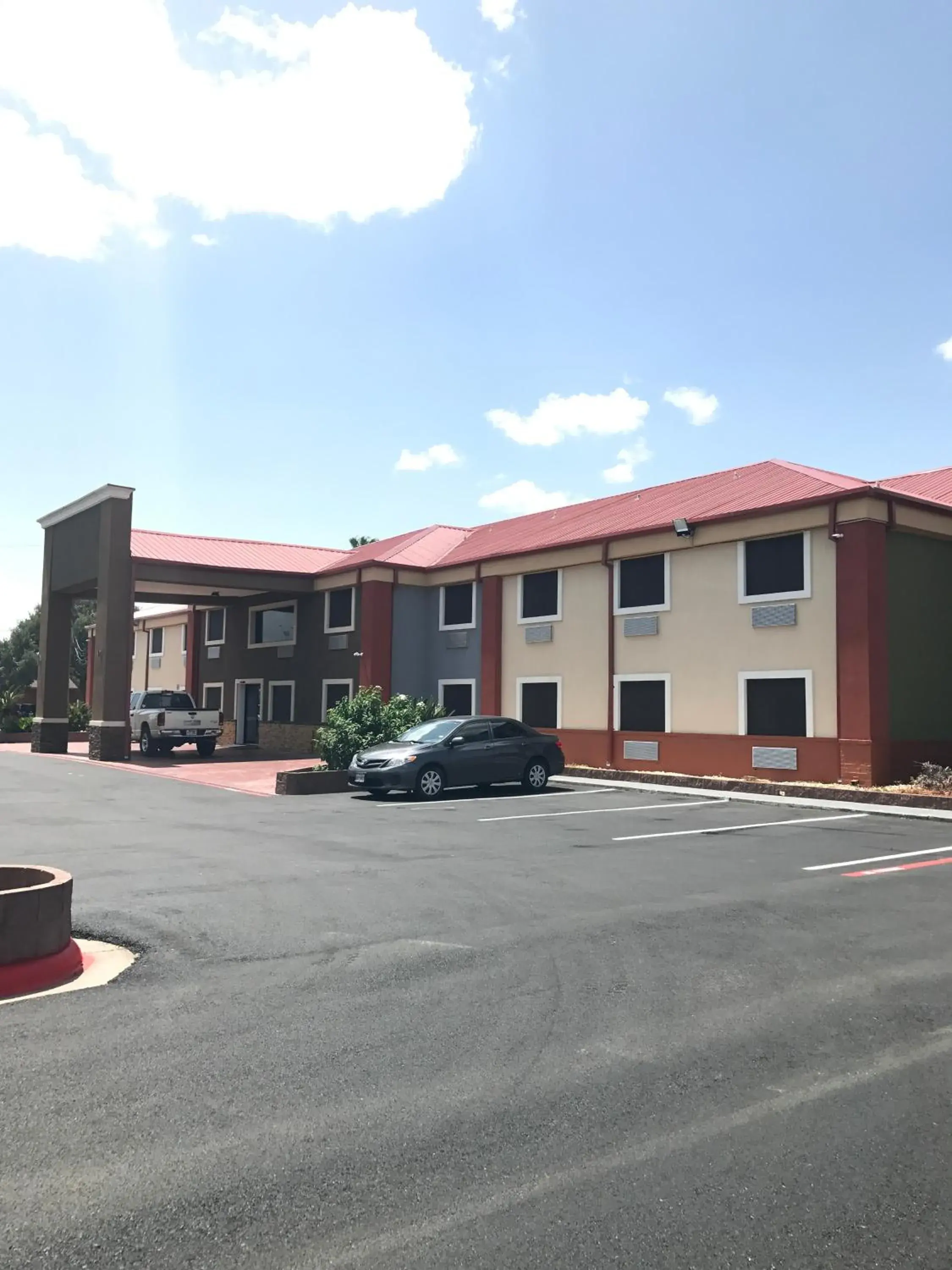 Property Building in Express Inn Weslaco/Mercedes