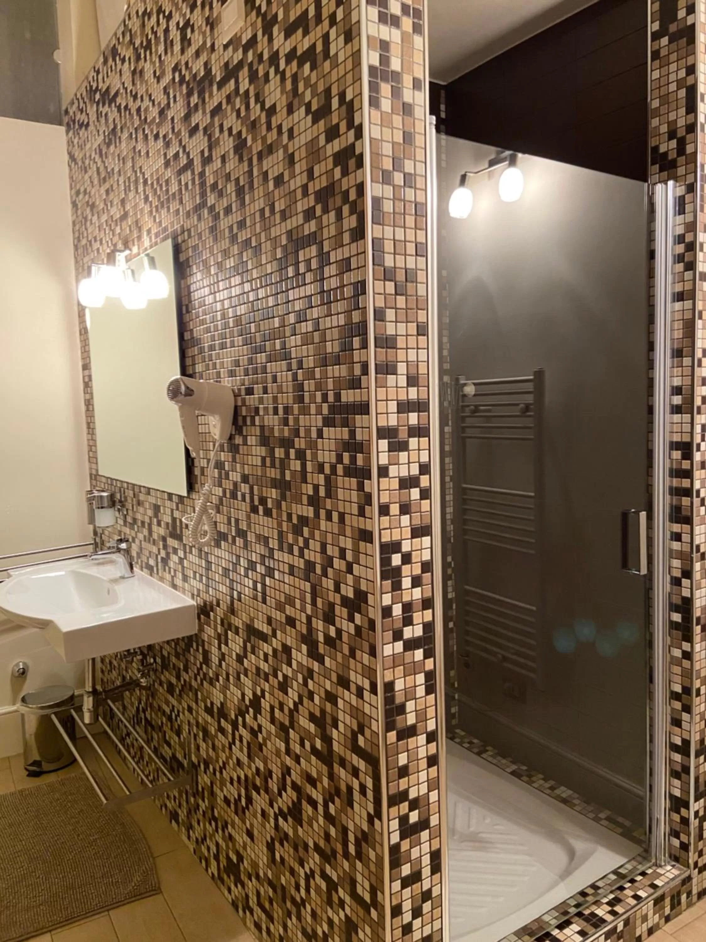 Shower in B&B Porta Baresana