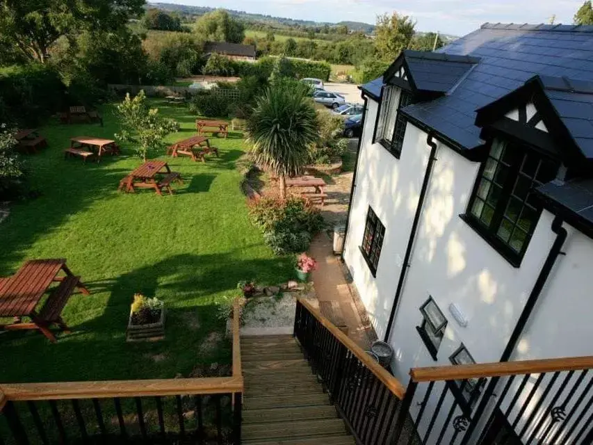 Property building in The Oak Inn Staplow