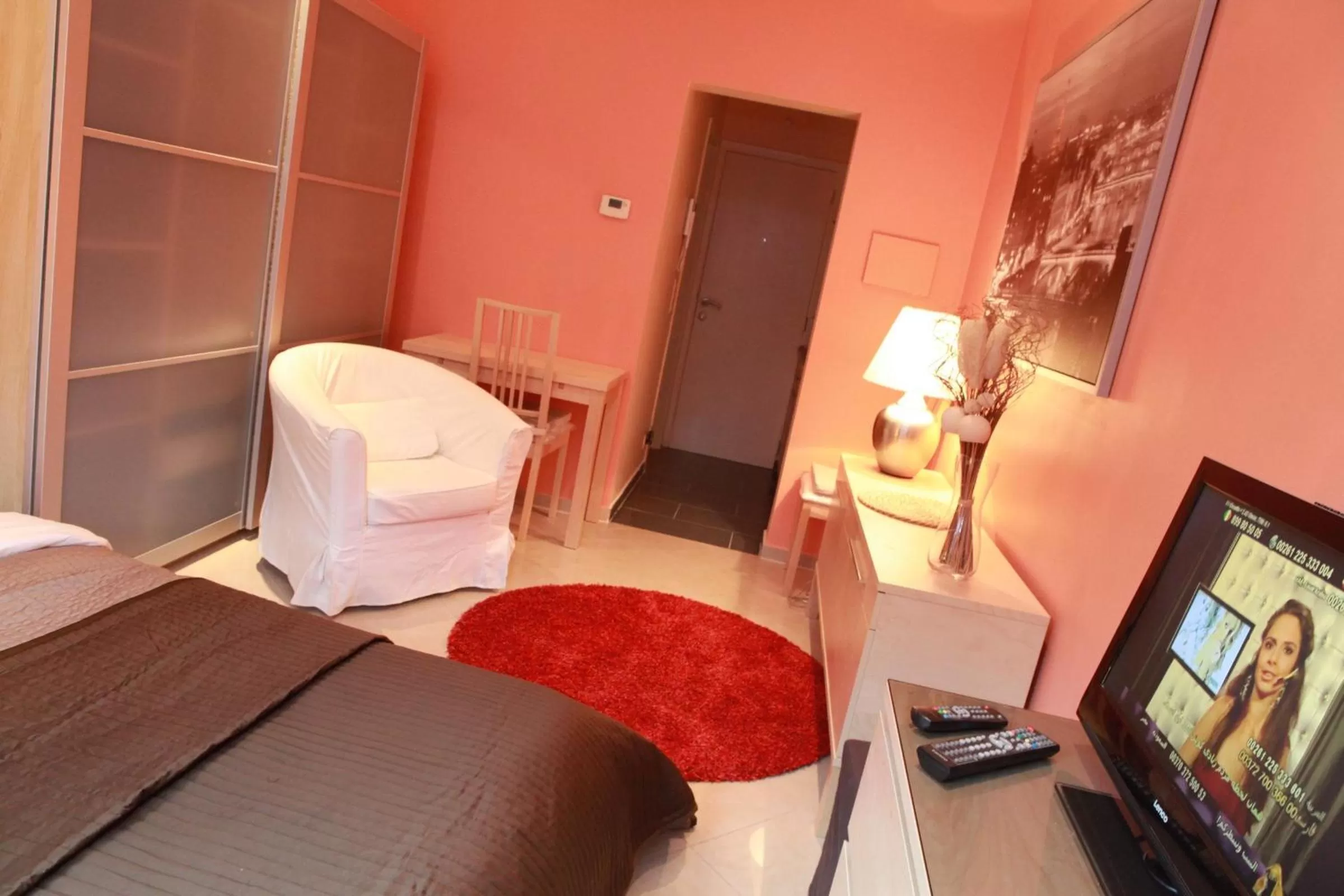 Communal lounge/ TV room, Bed in Residence la Fraisiere