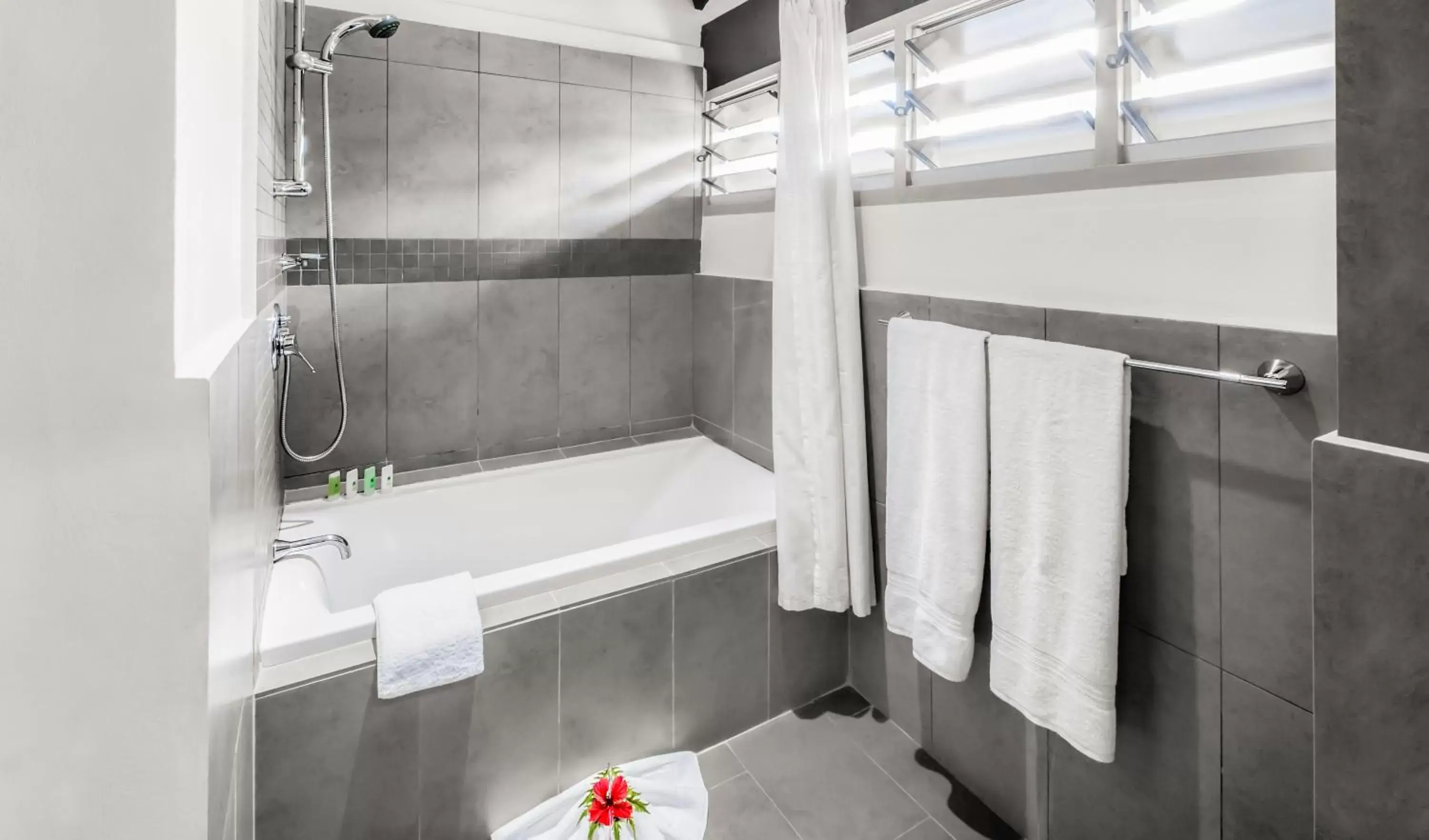 Shower, Bathroom in Tokatoka Resort Hotel