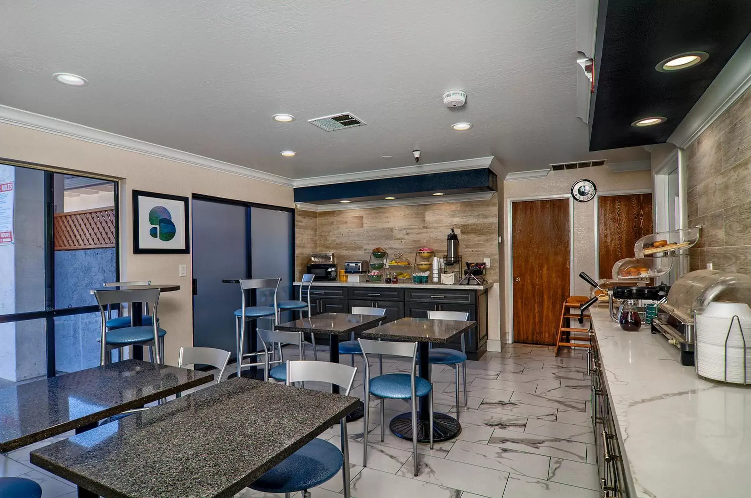 Breakfast, Restaurant/Places to Eat in Quality Inn & Suites South San Jose - Morgan Hill