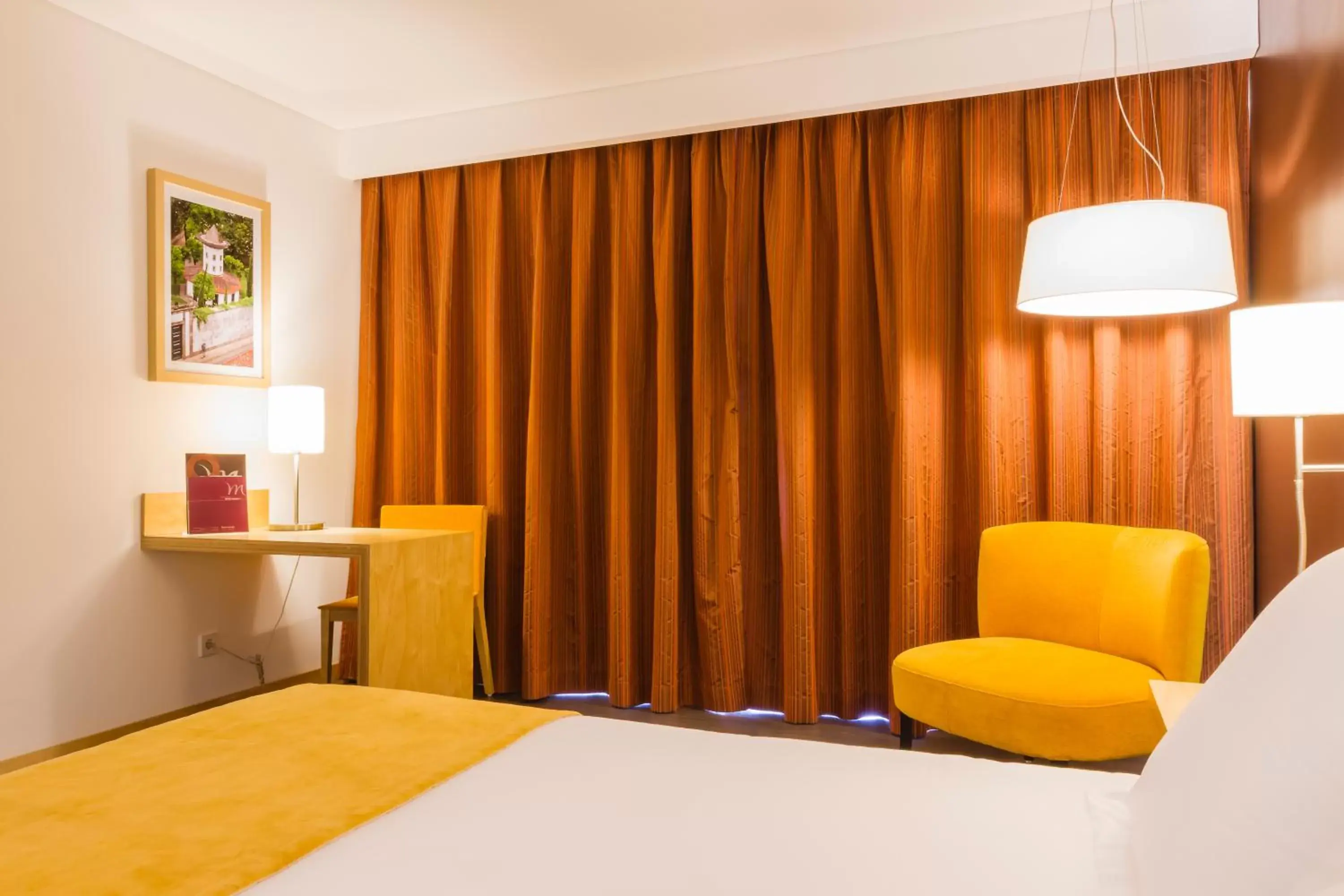 Bedroom, Seating Area in Hotel Mercure Braga Centro