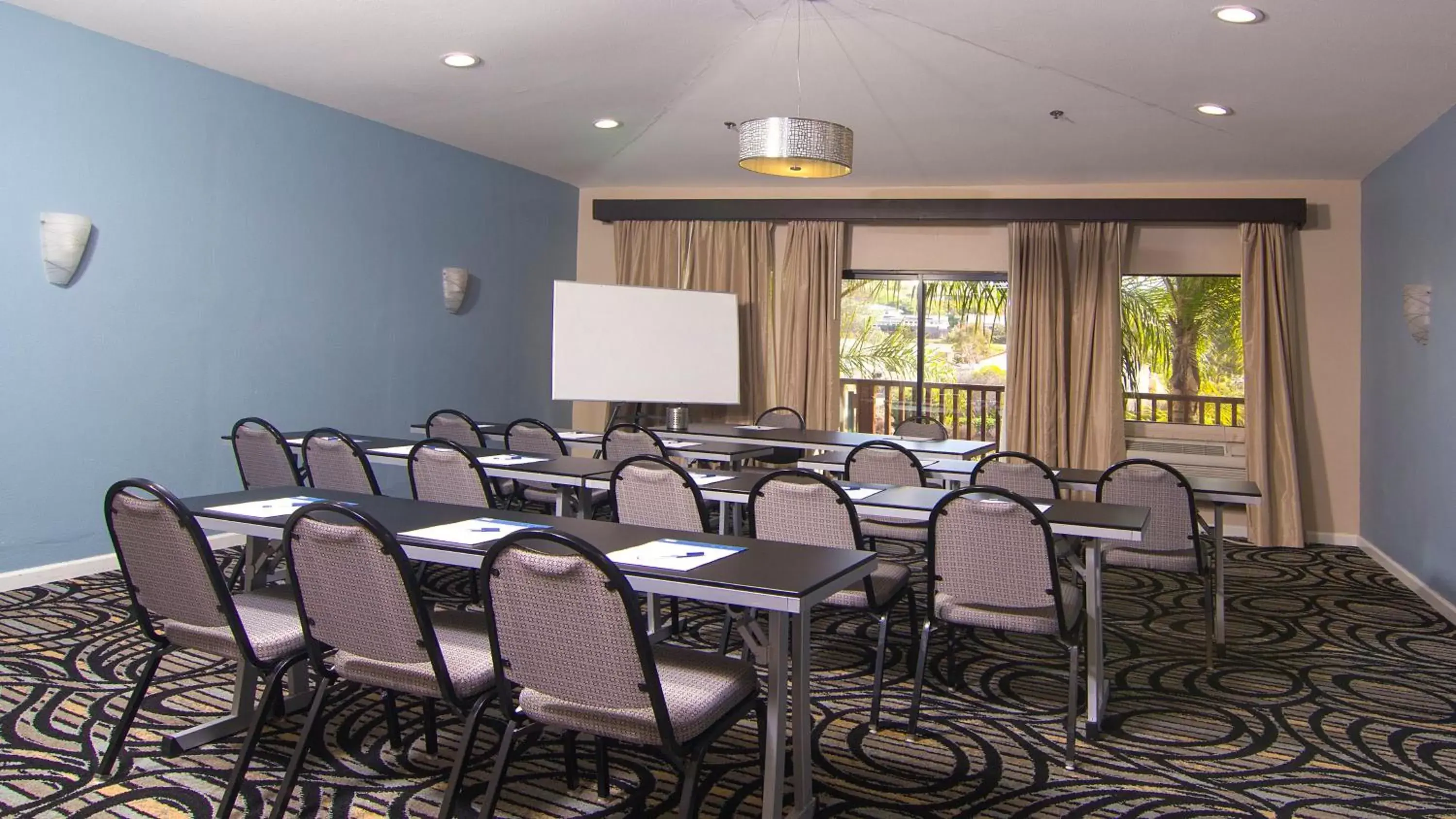 Meeting/conference room in Holiday Inn Express Hotel & Suites Solana Beach-Del Mar, an IHG Hotel