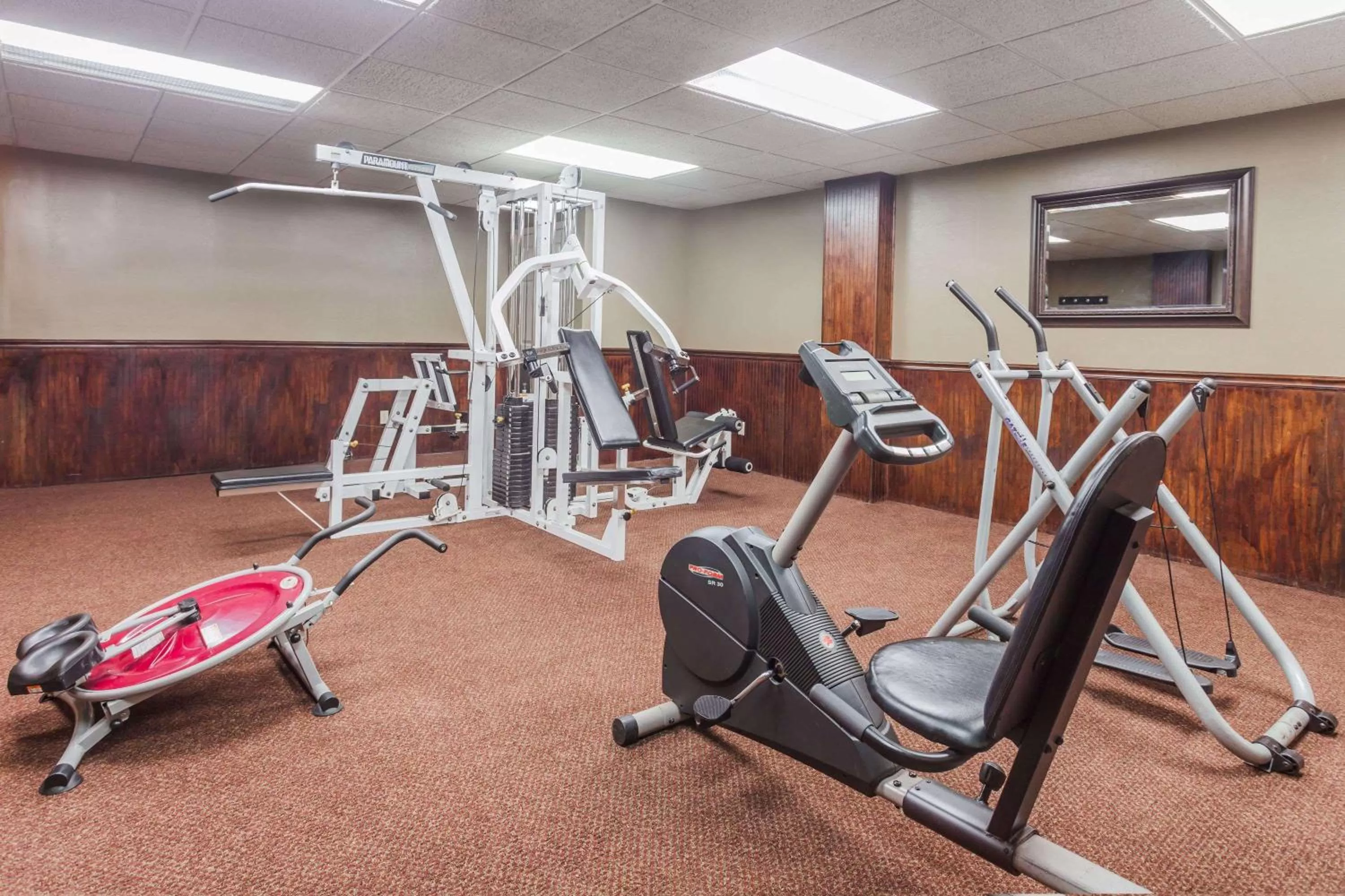 Fitness centre/facilities in Days Inn & Suites by Wyndham Lexington