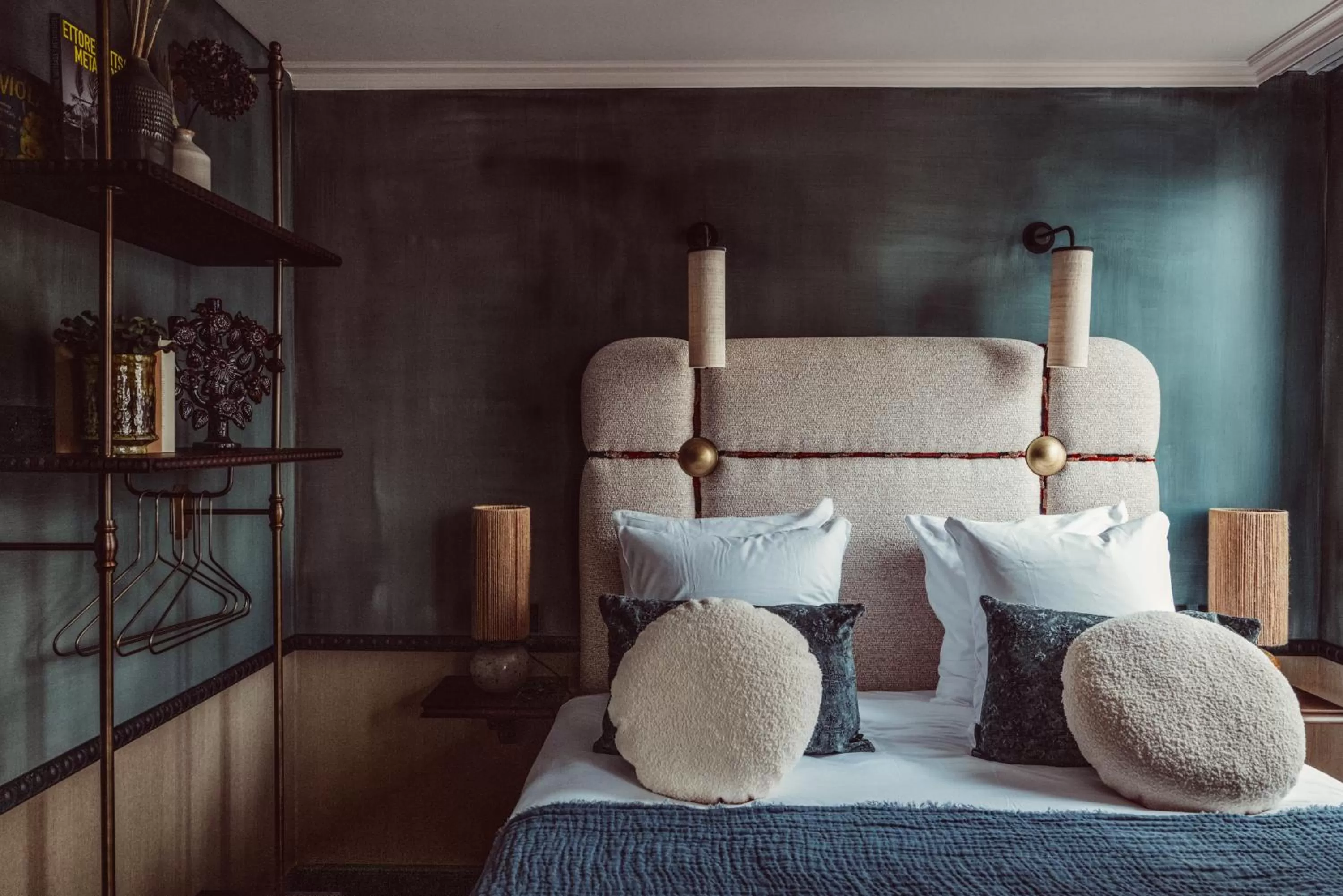 Bed in Babel Belleville