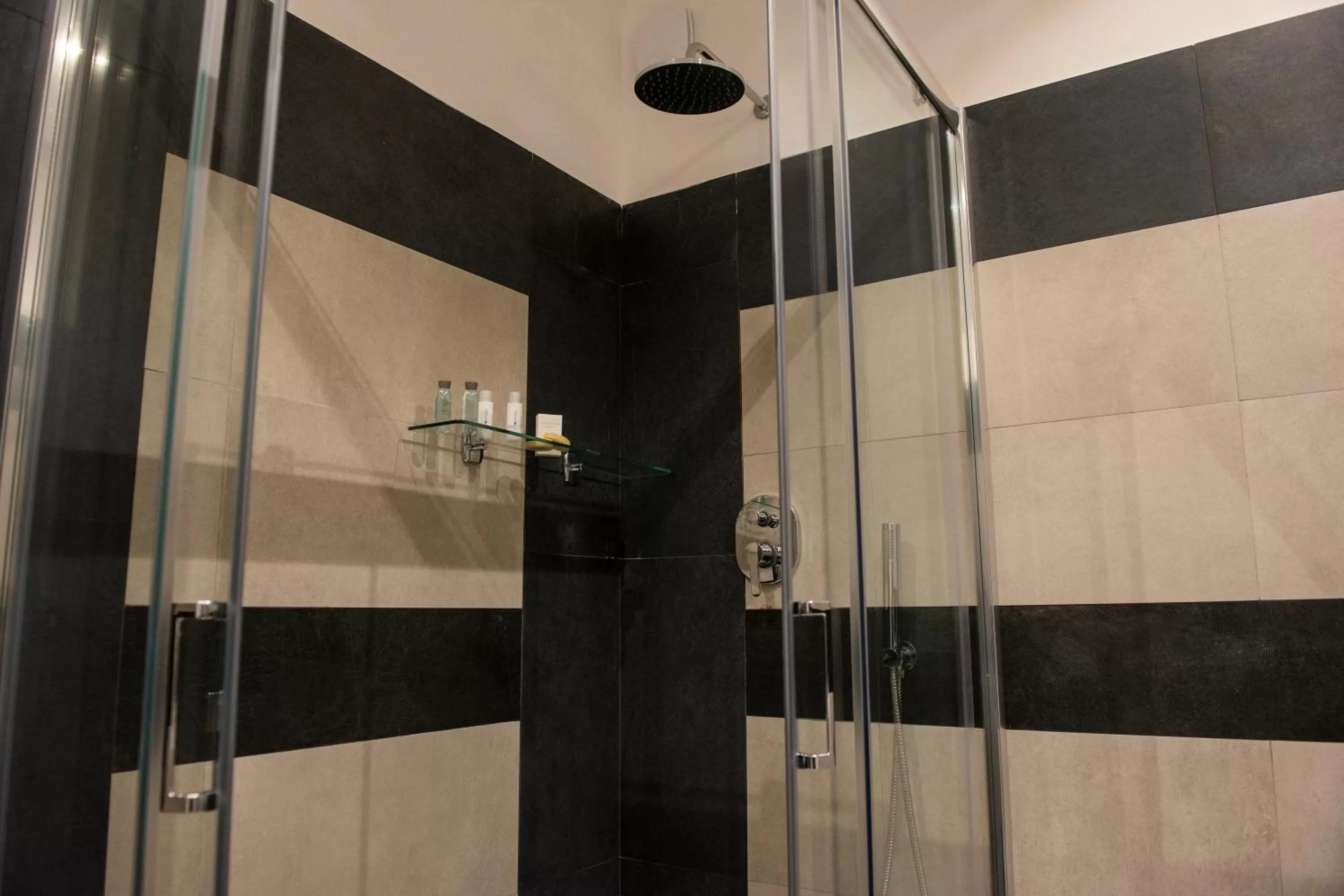 Bathroom in D'amelio'S suites