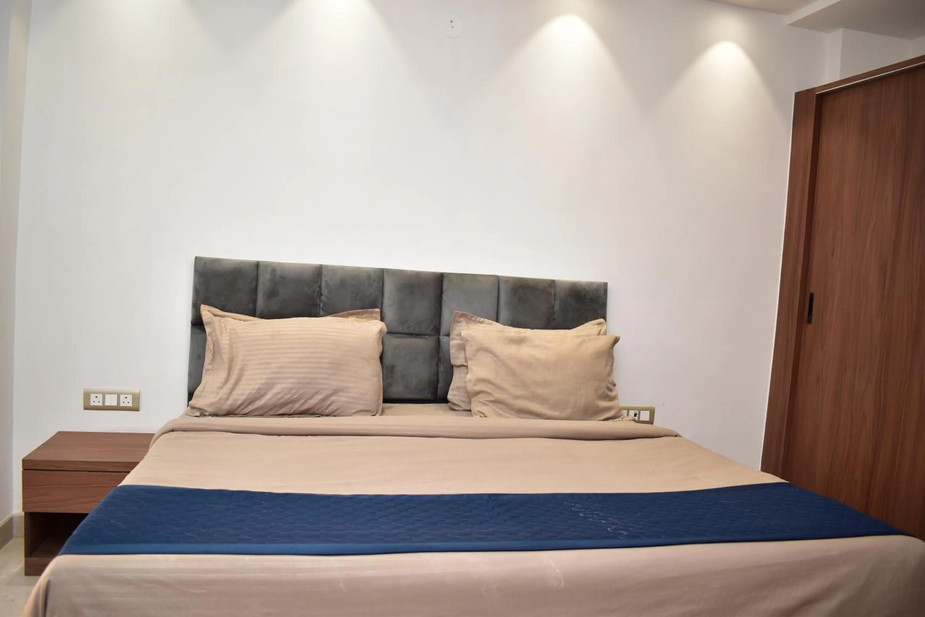 Bed in Qotel Comfort Ashok Vihar - Near Delhi University