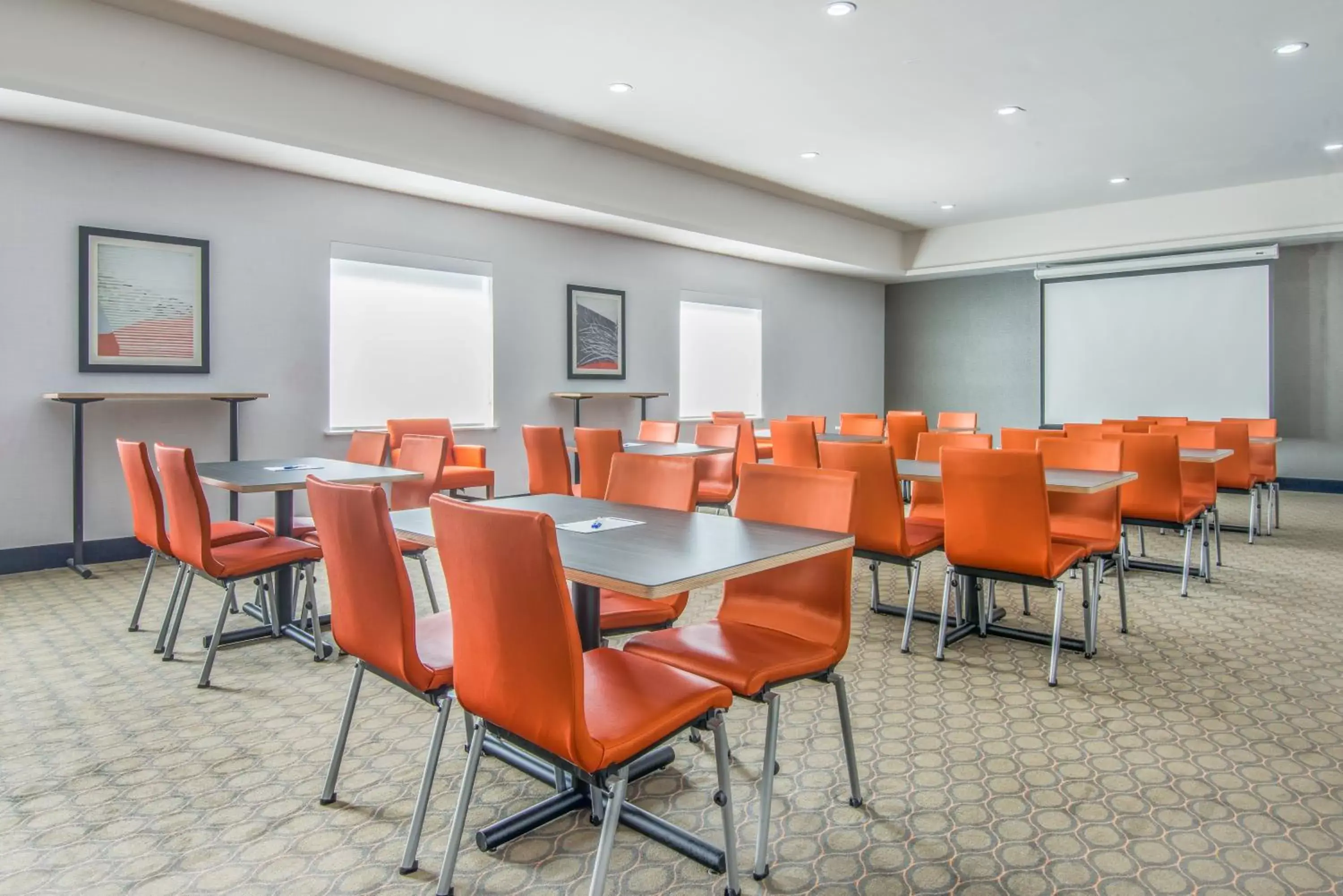 Meeting/conference room in Holiday Inn Express & Suites Stillwater - University Area, an IHG Hotel
