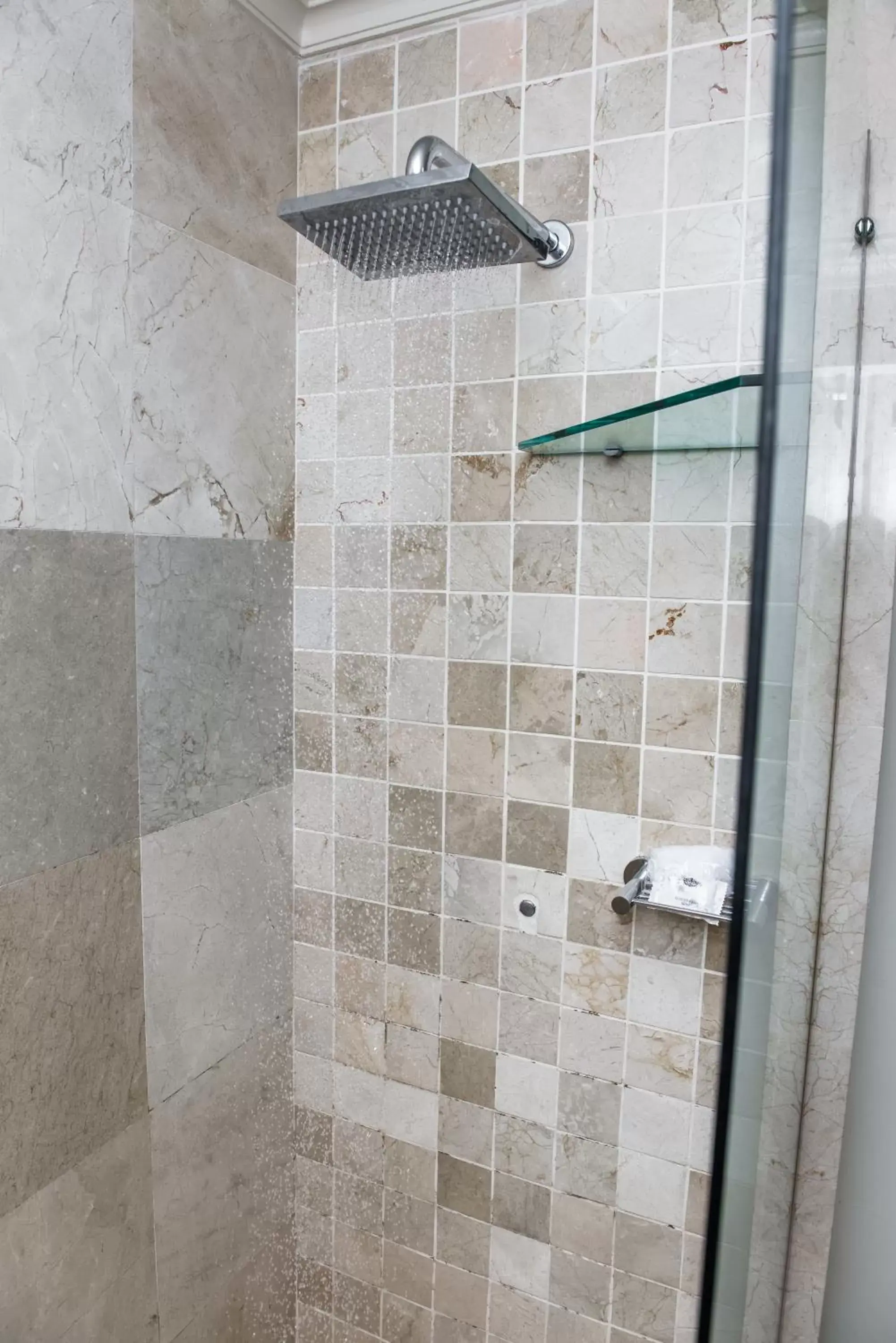 Shower, Bathroom in Belaire Suites Hotel