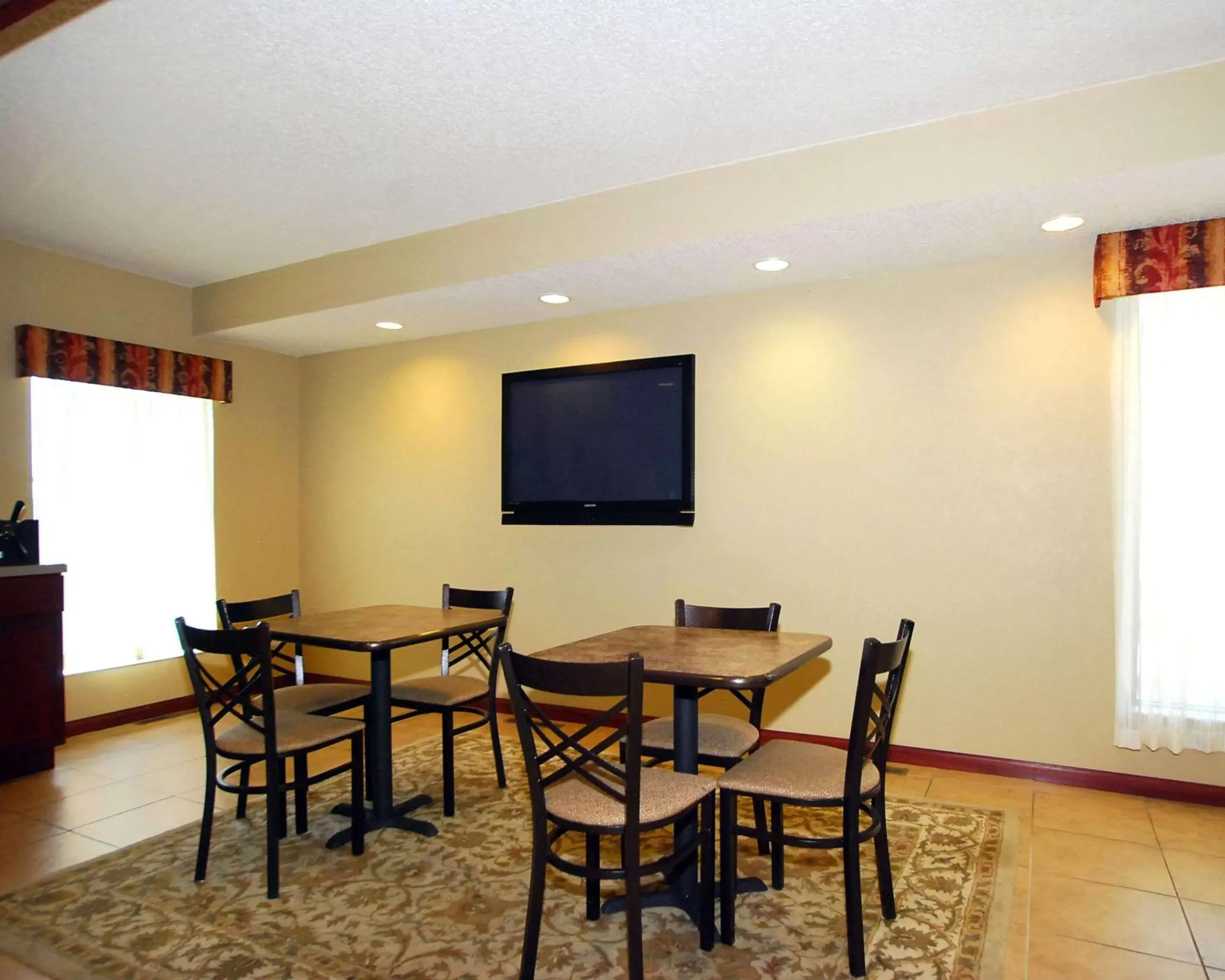Restaurant/places to eat, Dining Area in Econo Lodge Inn & Suites Kearney