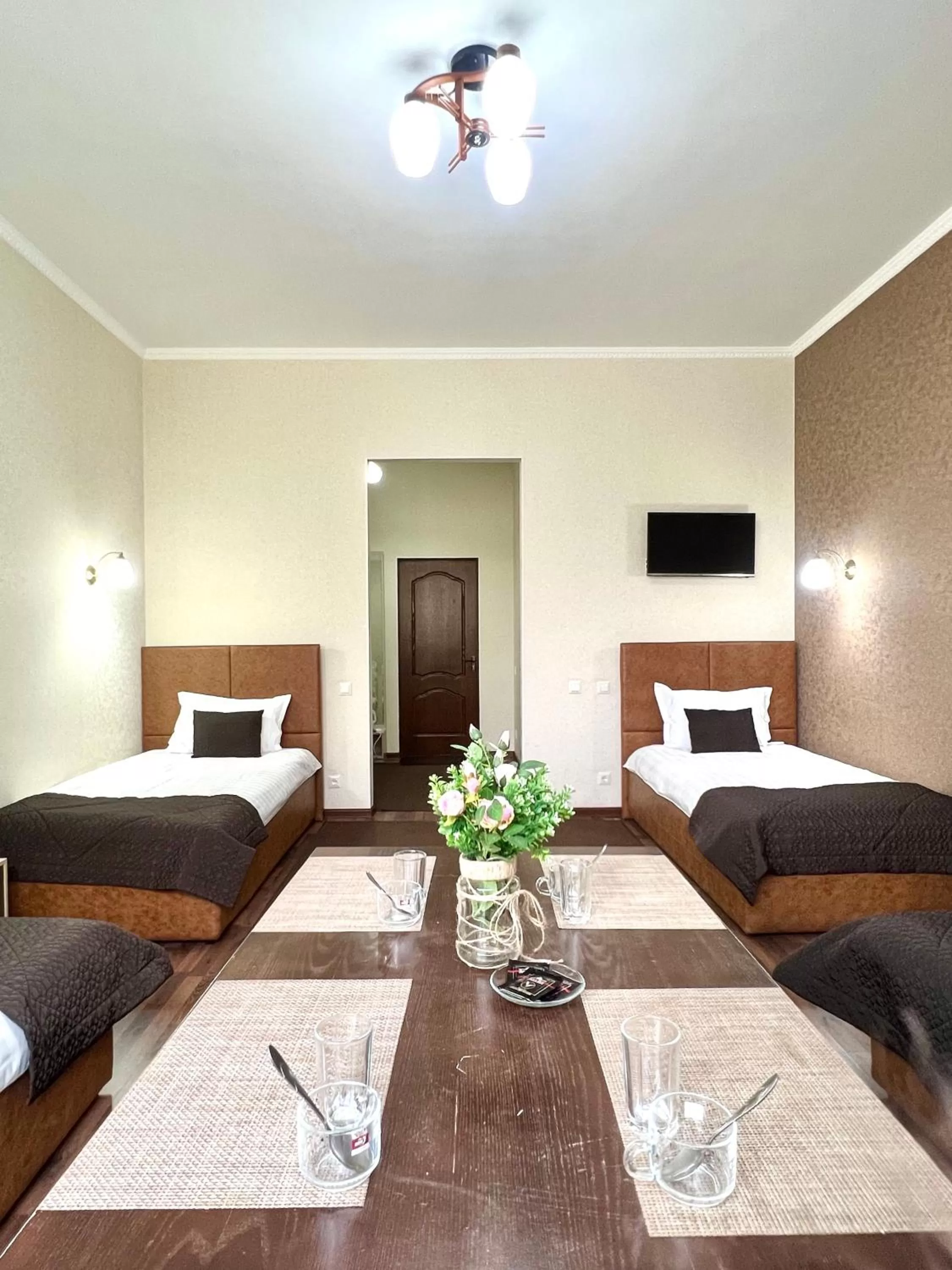 Photo of the whole room, Bed in Caravan Hotel