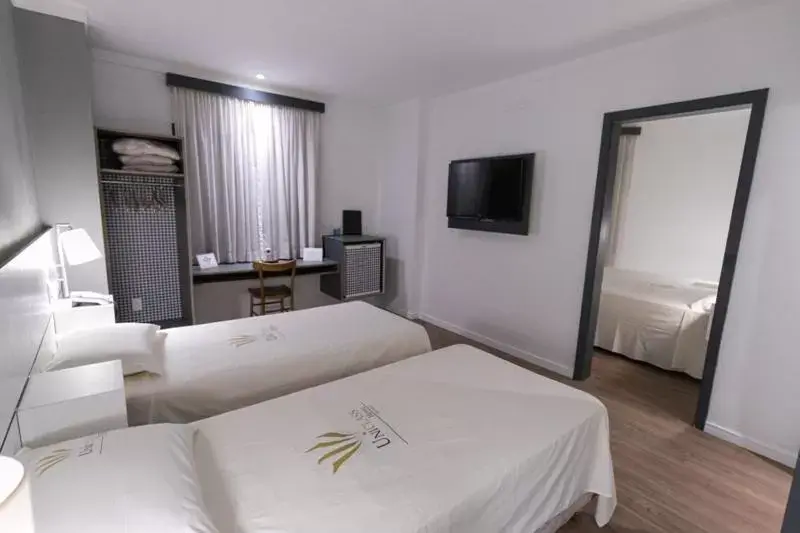 Bedroom, Bed in Uniclass Hotel Pinheiros