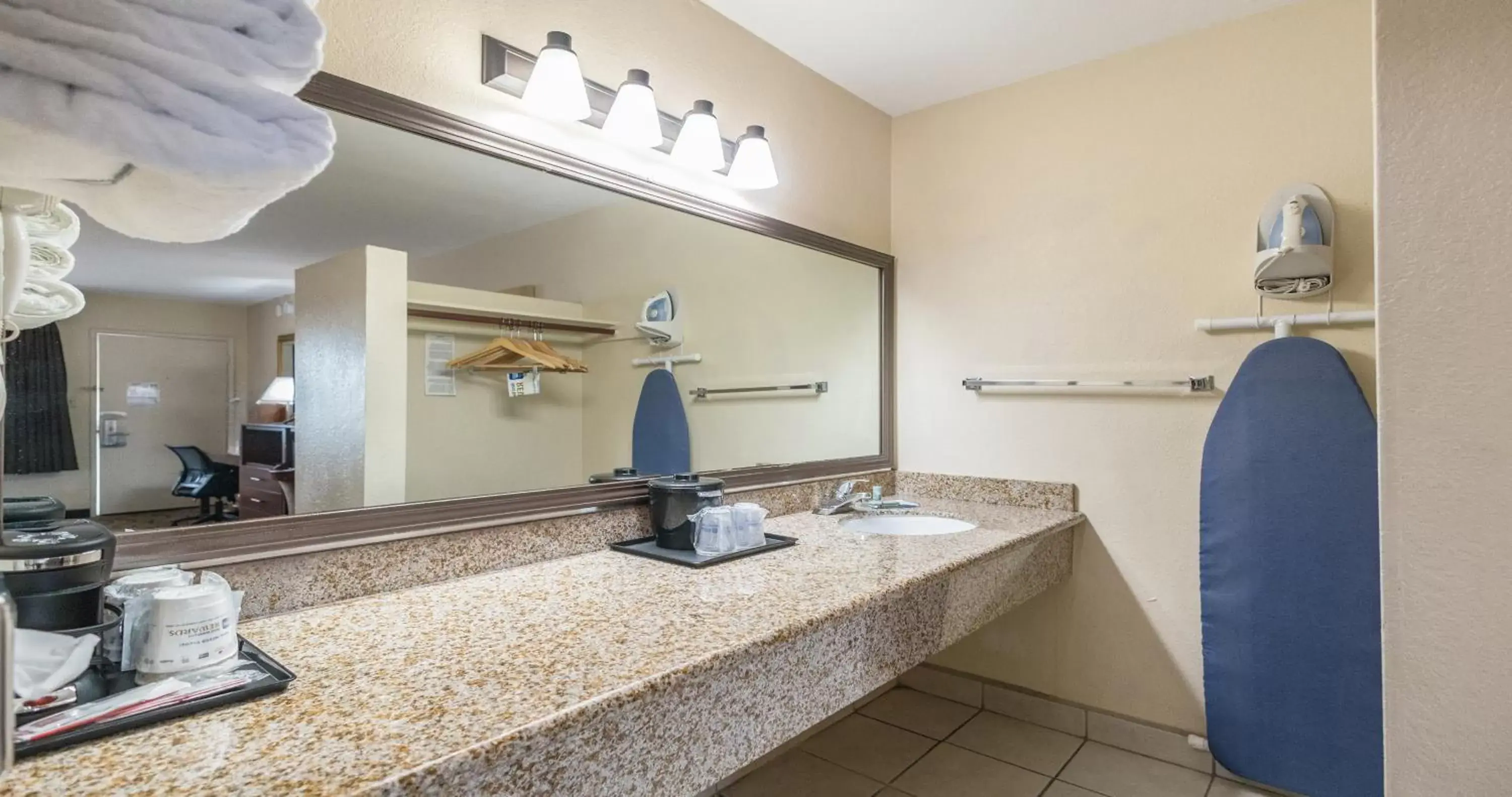 Bathroom in Best Western Roseville Inn