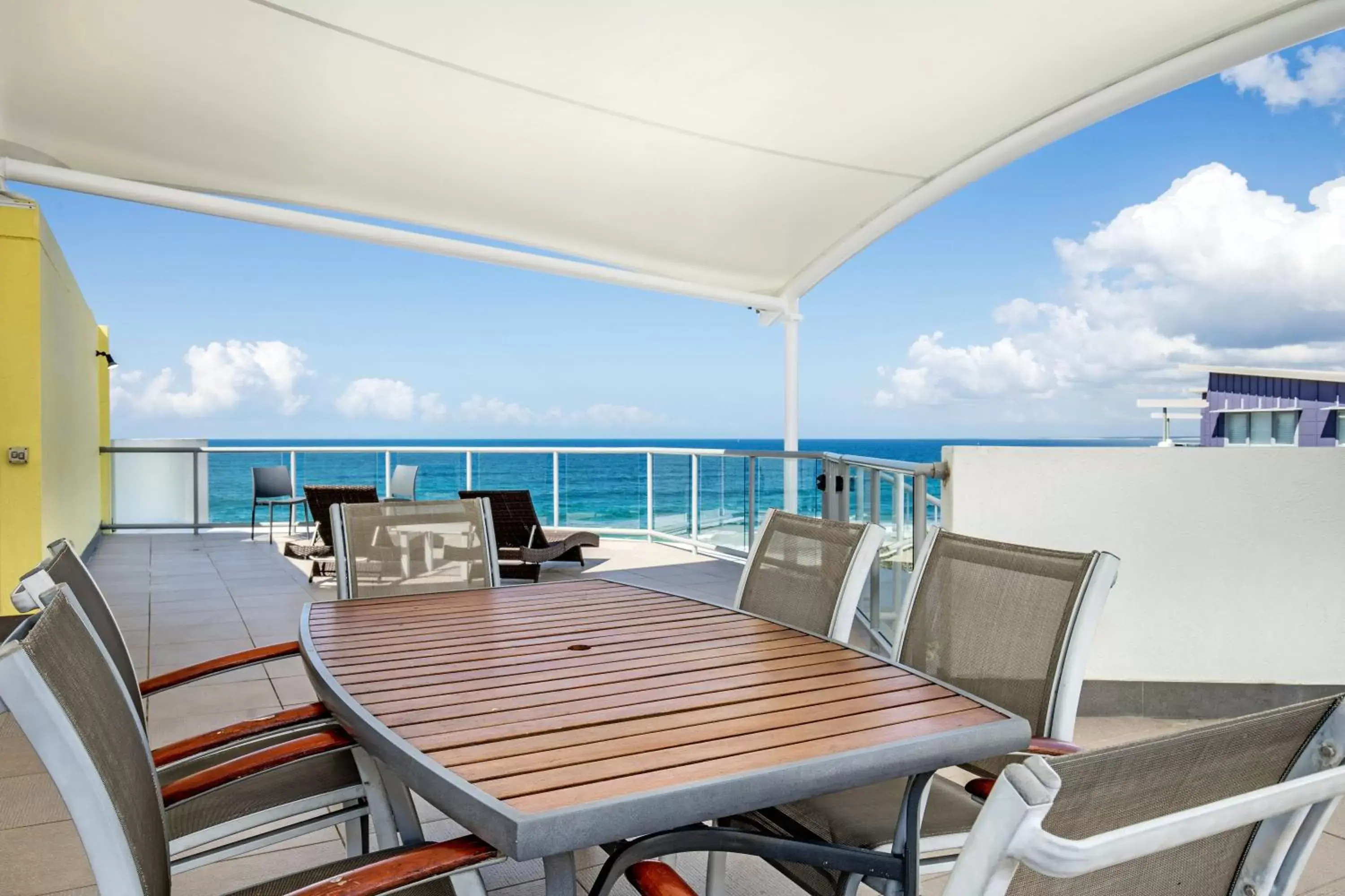 Balcony/Terrace in Rolling Surf Resort