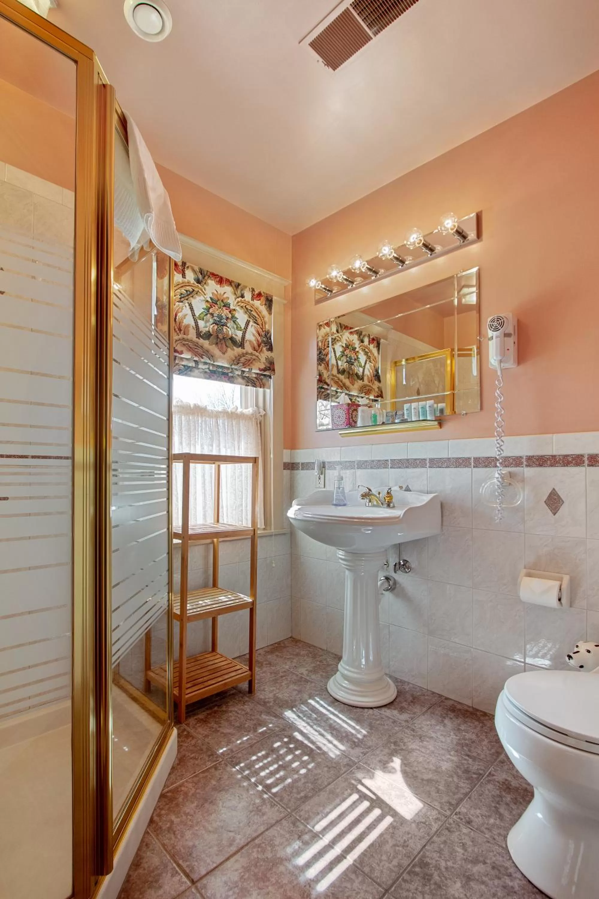 Bathroom in After Eight Bed and Breakfast