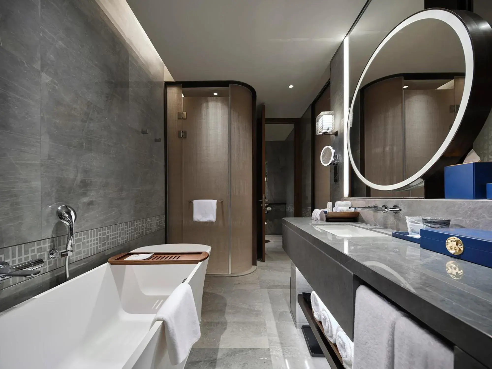 Toilet, Bathroom in HUALUXE Nanjing Yangtze River, an IHG Hotel