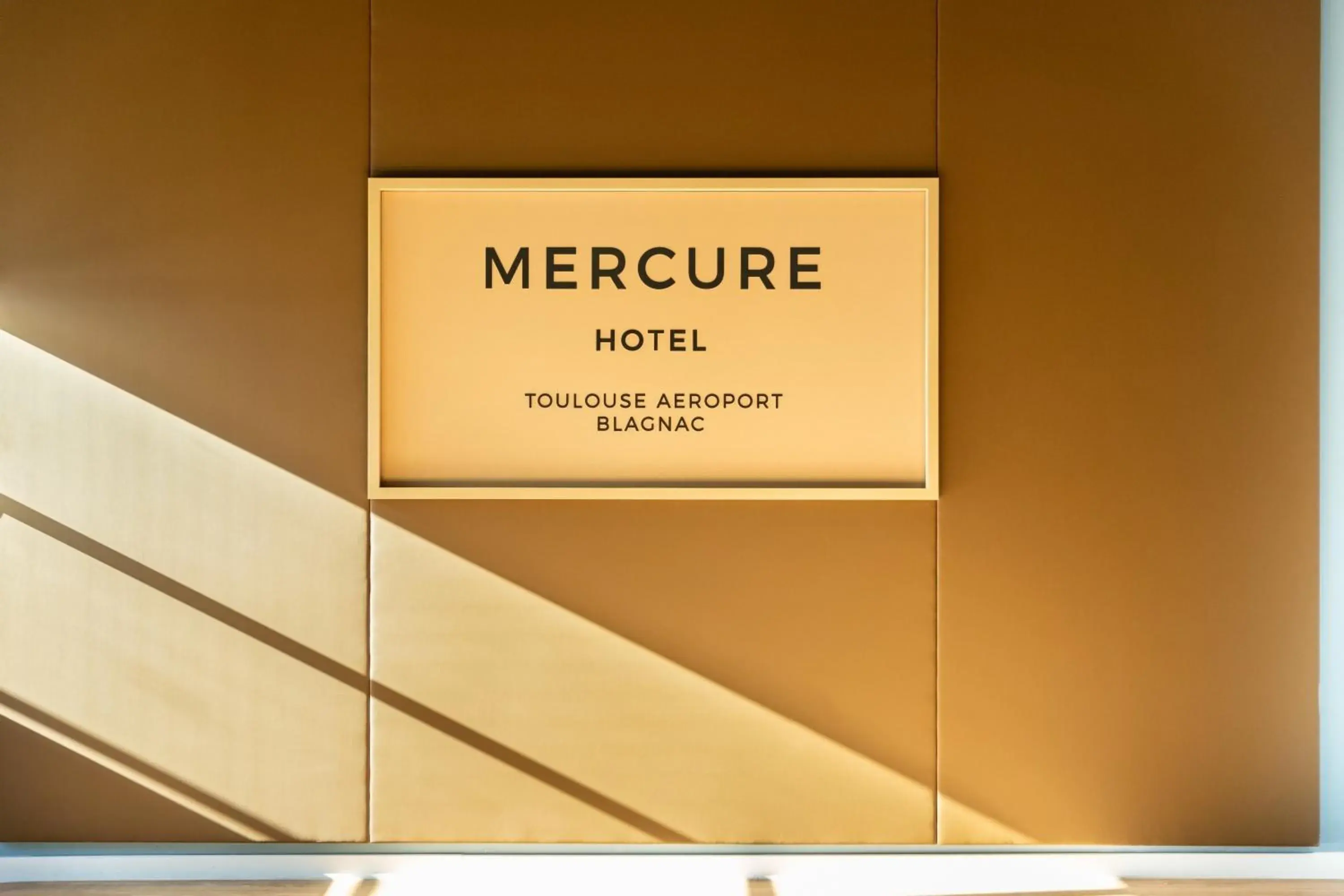 Lobby or reception in Mercure Toulouse Aeroport Blagnac