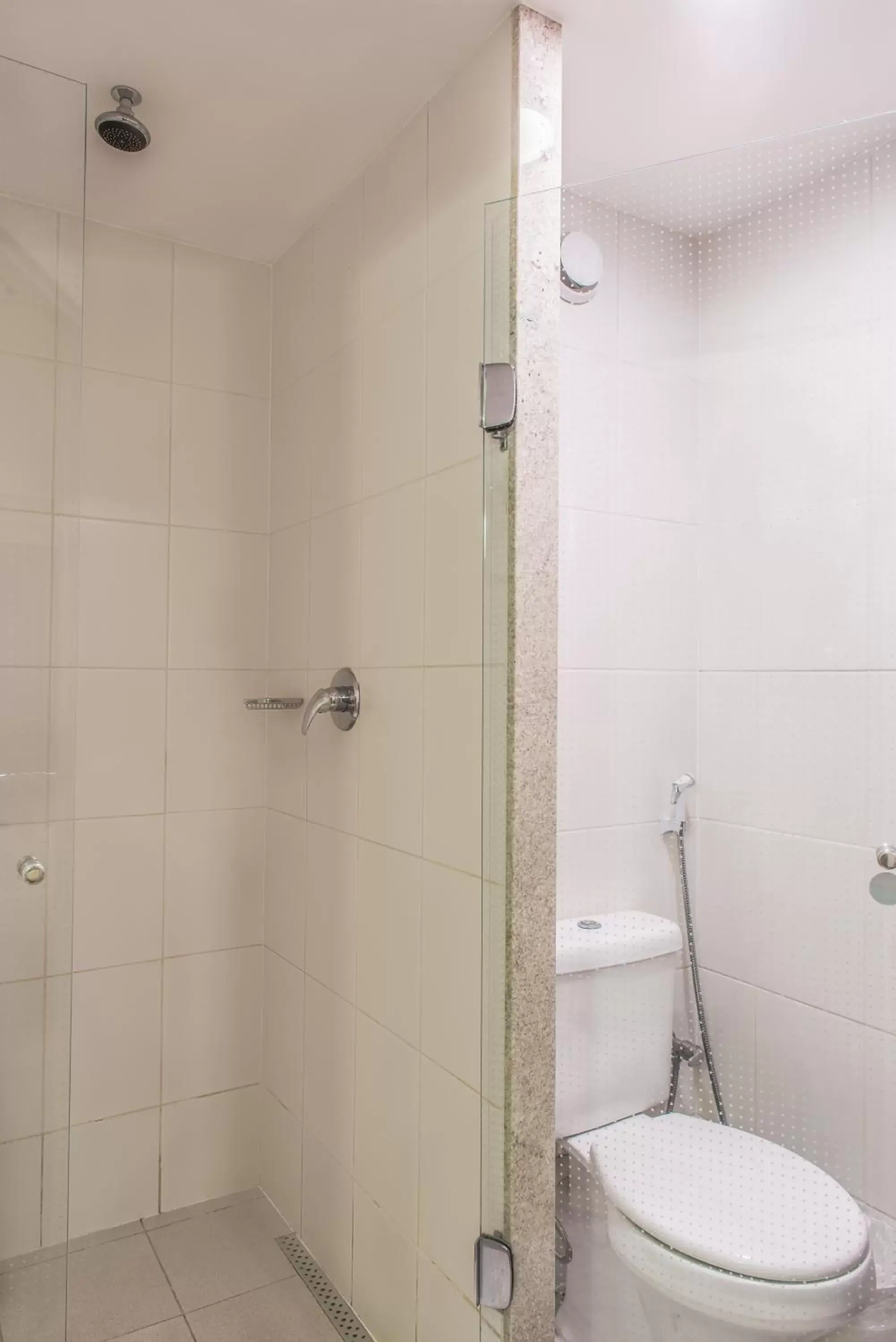 Shower, Bathroom in ibis Copacabana Posto 2