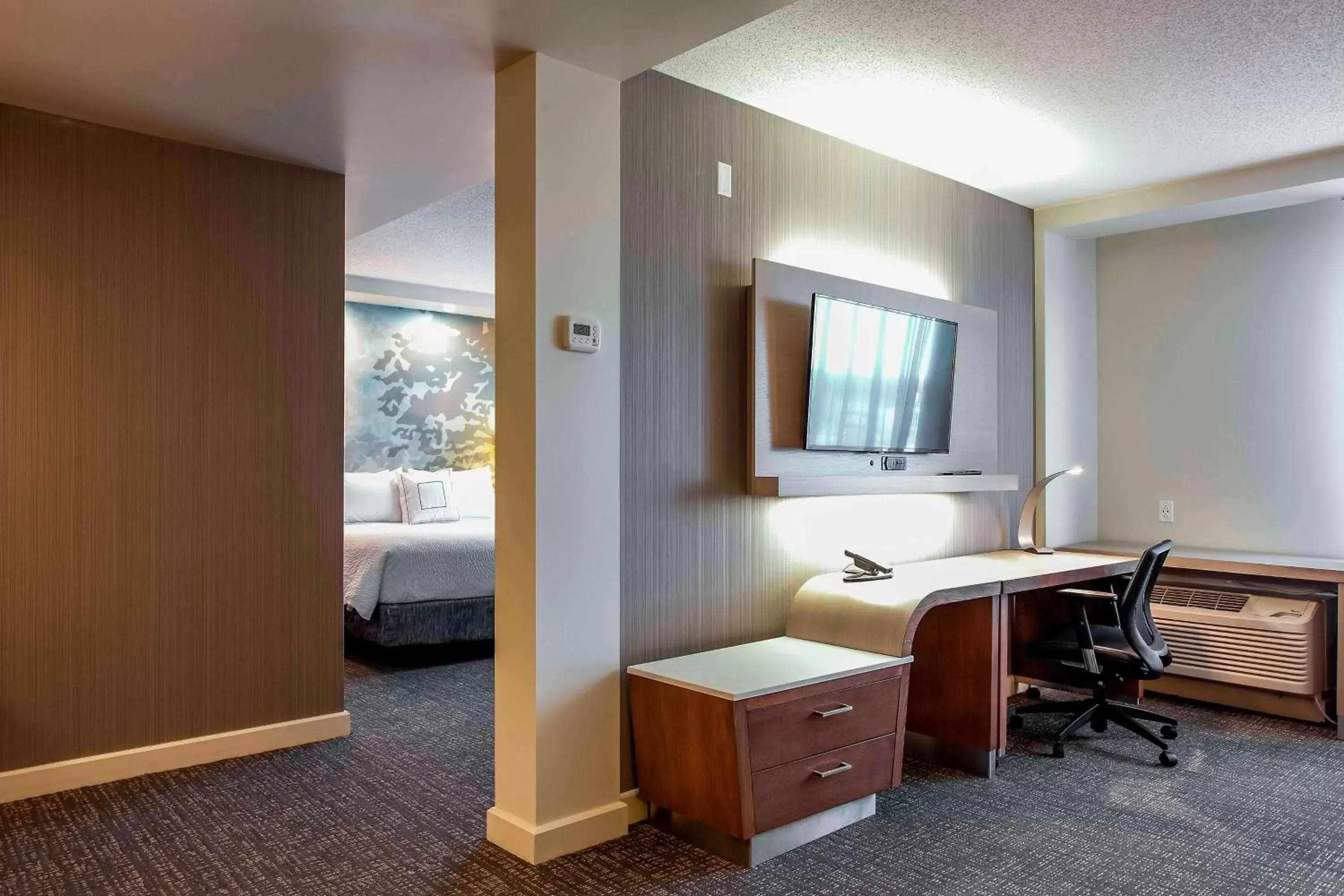 Bedroom in Courtyard by Marriott Montreal West Island/Baie D’Urfe