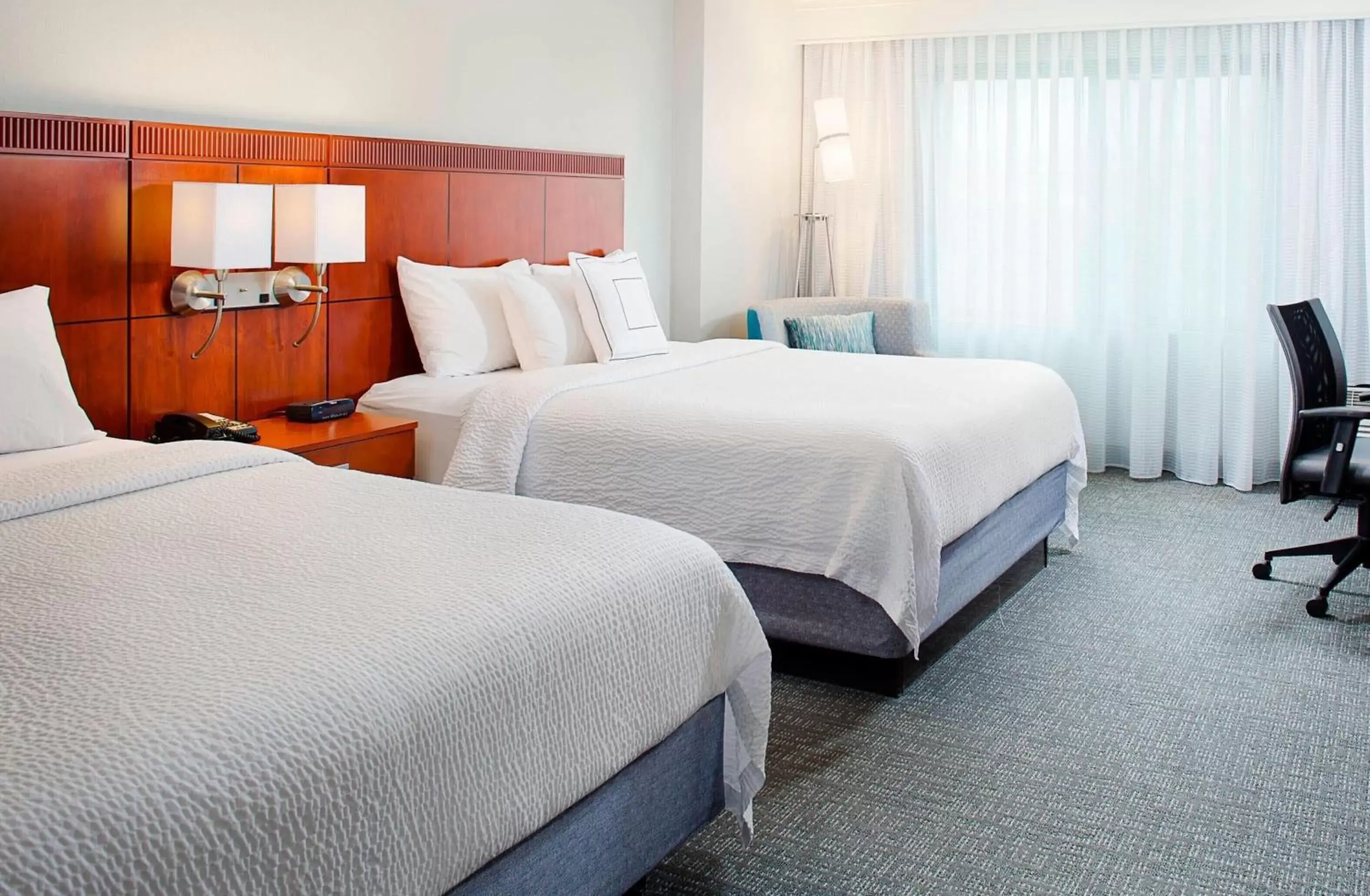 Bedroom, Bed in Courtyard by Marriott Roanoke Airport